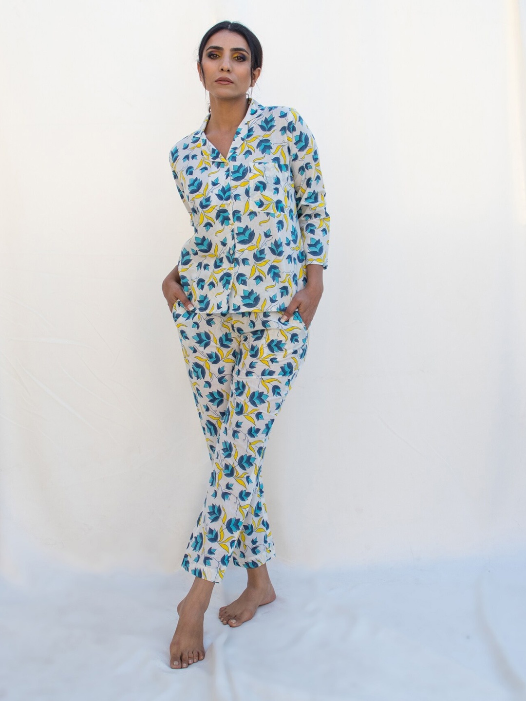 

Zanaash Organic Cotton Floral Printed Night suit, White