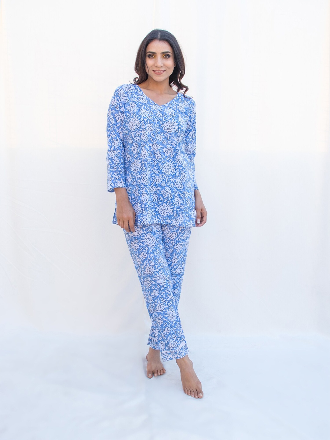 

Zanaash Floral Printed Organic Cotton Night Suits, Blue