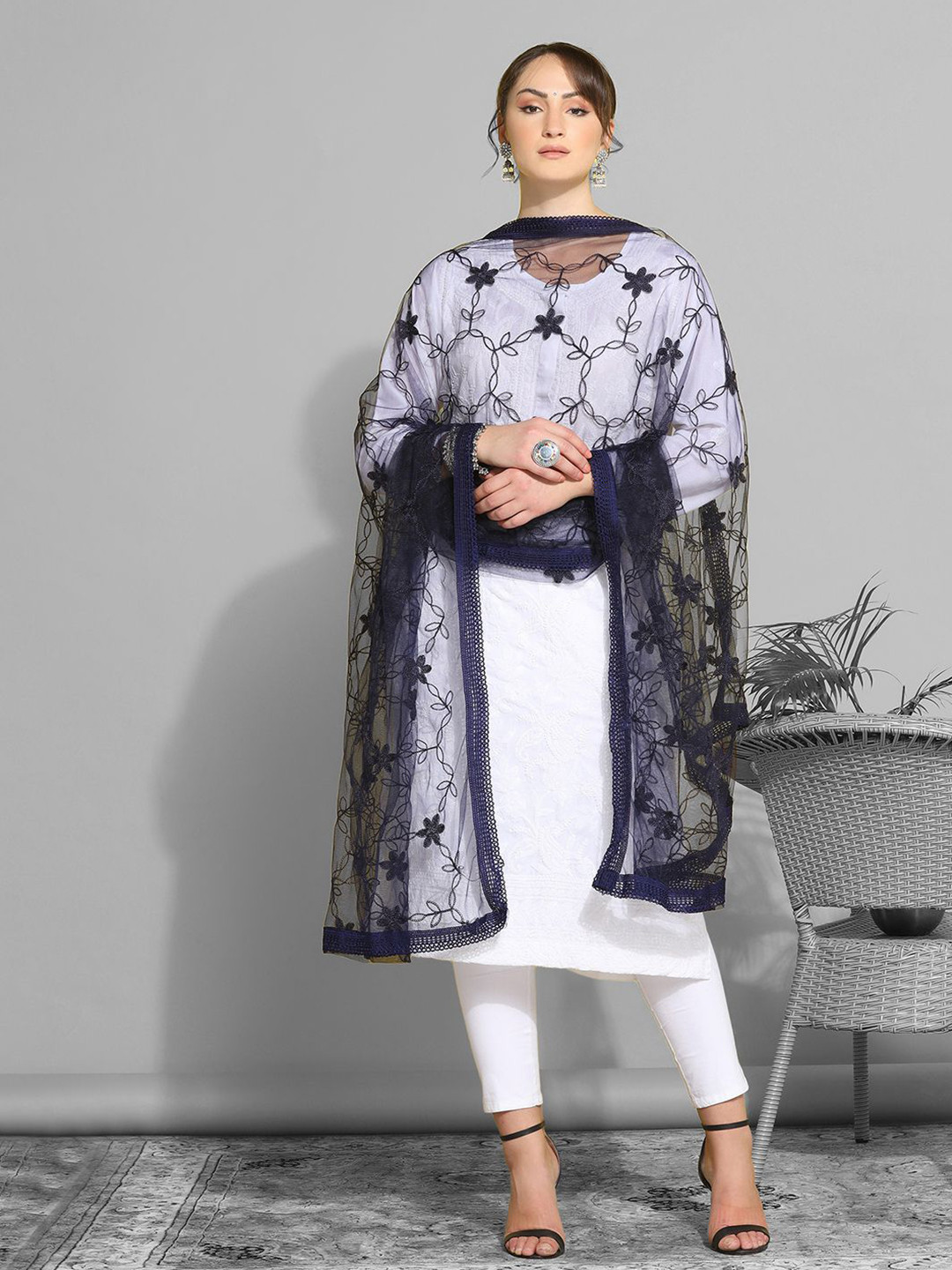

KALINI Embroidered Lace Dupatta, Navy blue