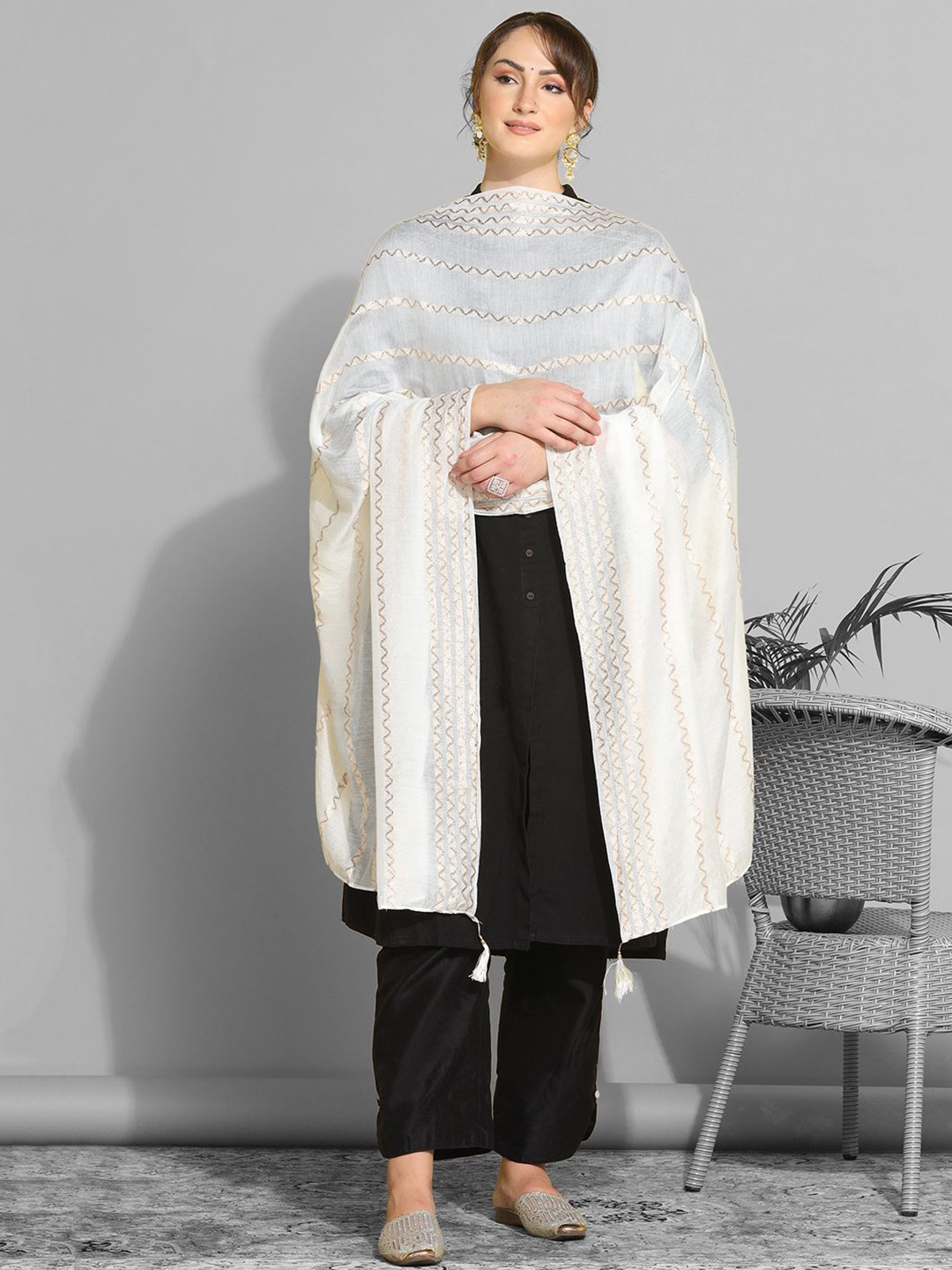 

KALINI Cotton Silk Dupatta With Zari, White