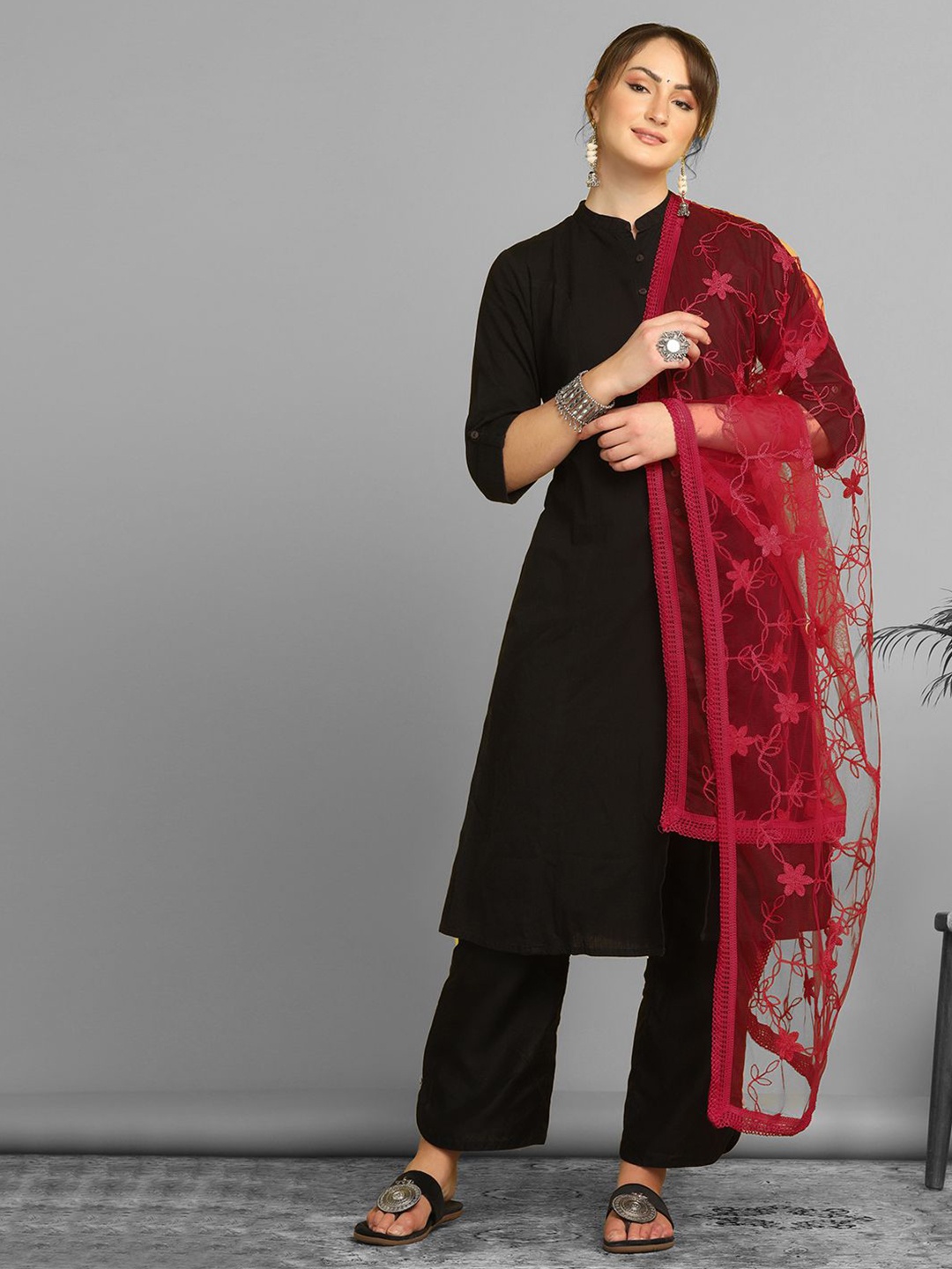

KALINI Embroidered Dupatta with Thread Work, Pink