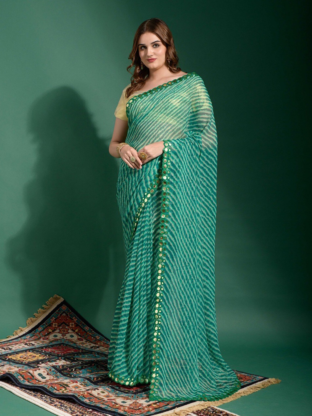 

GAJARAI Leheriya Printed Mirror Work Leheriya Saree, Green