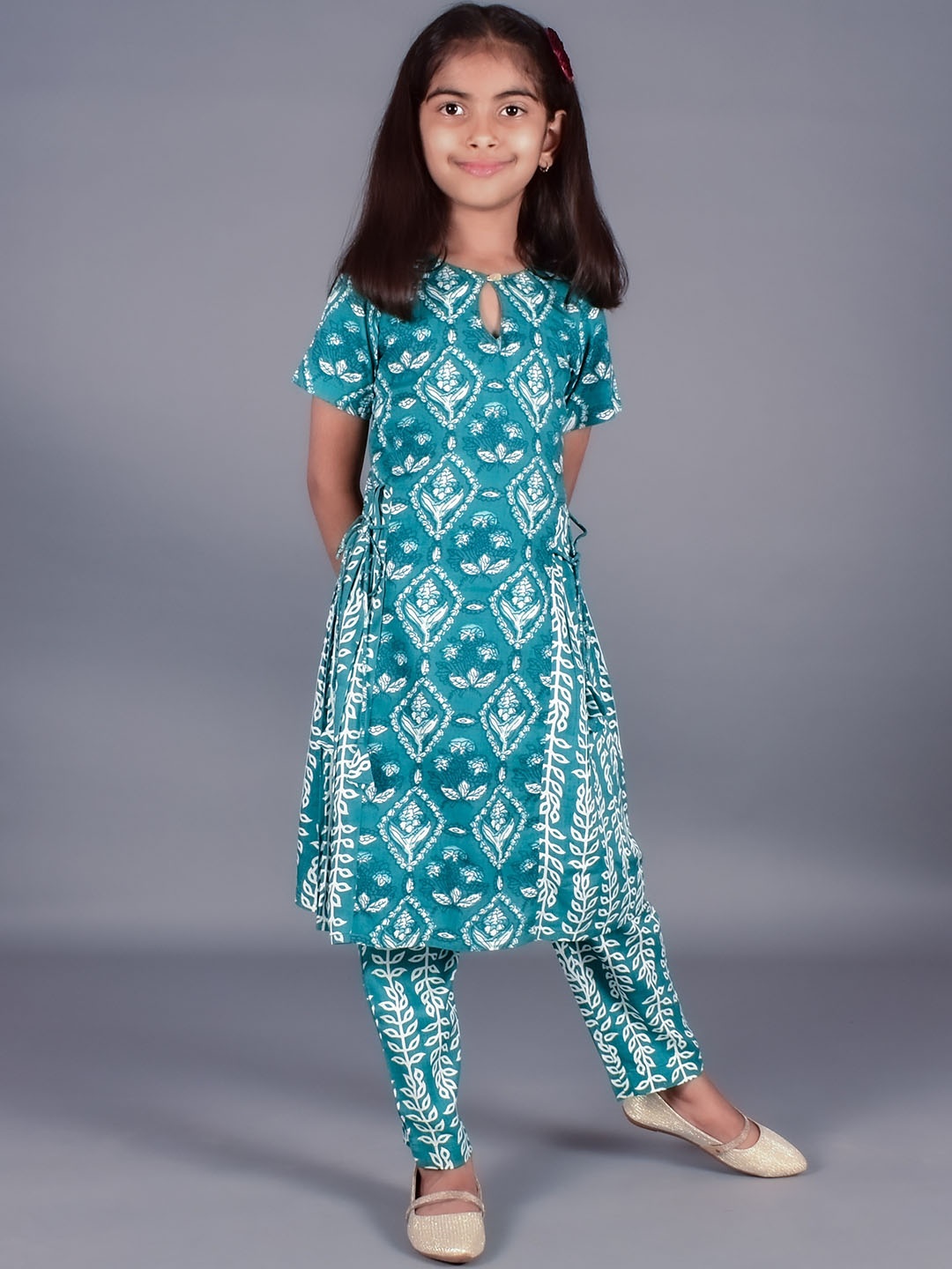 

misbis Girls Floral Printed Regular Kurta with Trousers, Green