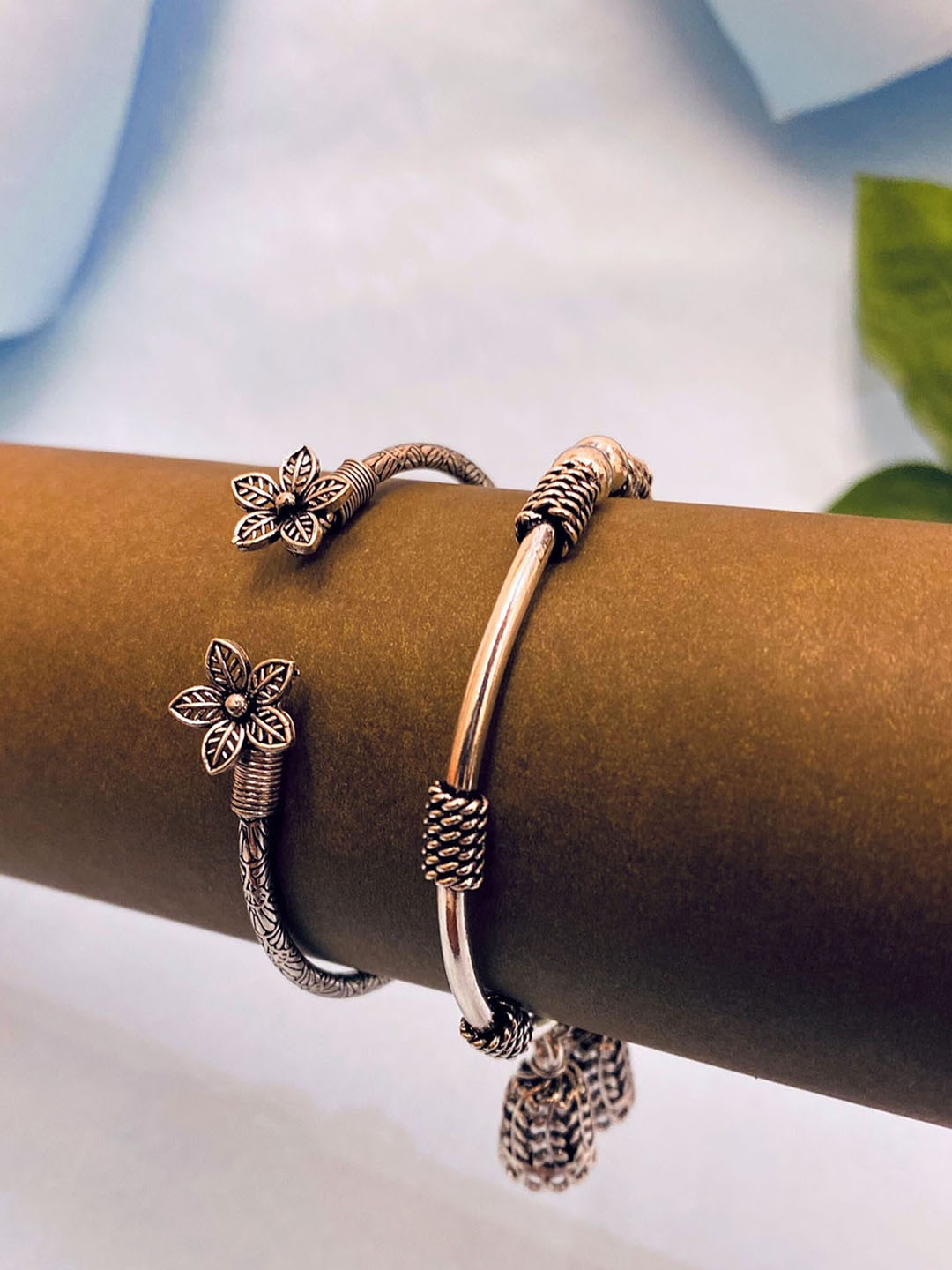 

ATIBELLE Set Of 2 Silver-Plated Bangles