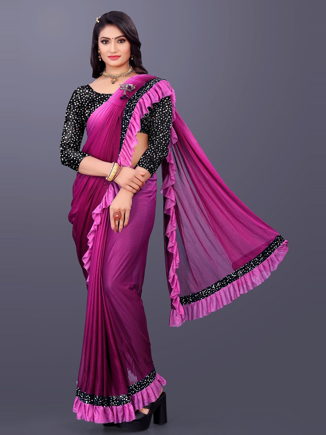 

APNISHA Colourblocked Sequinned Saree, Purple