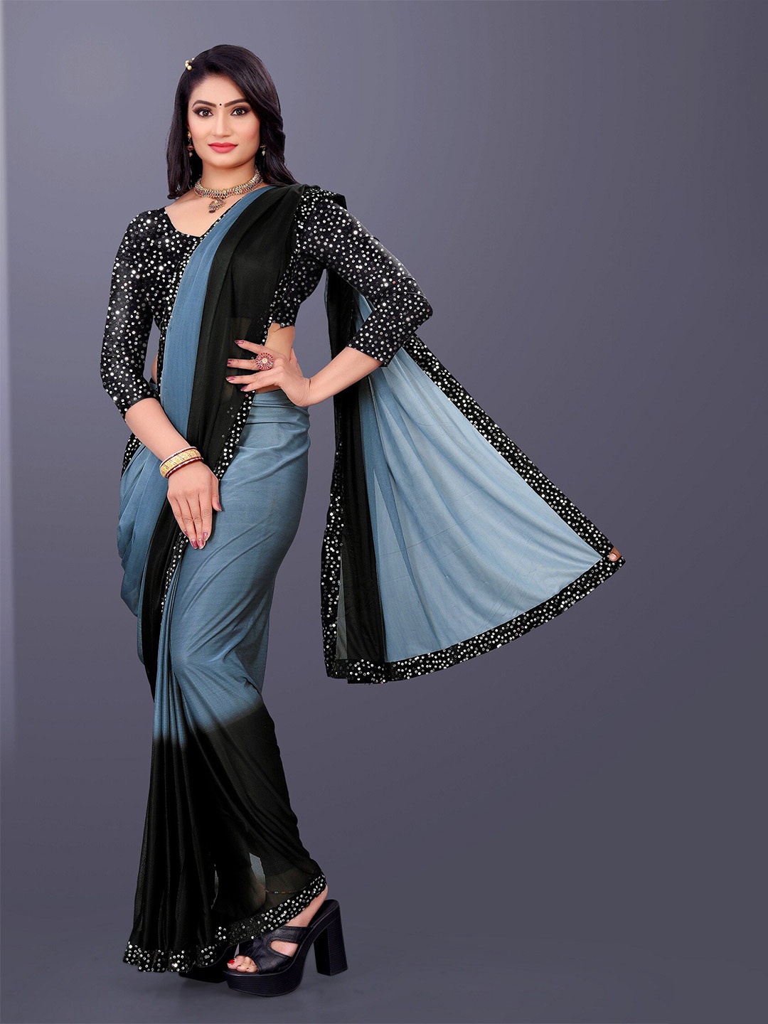 

APNISHA Colourblocked Sequinned Saree, Grey