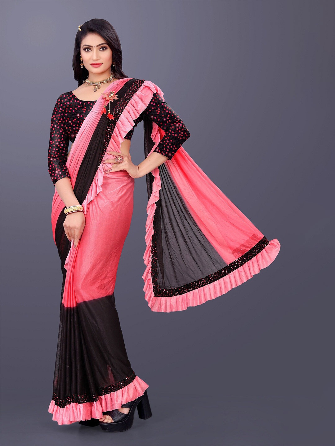 

APNISHA Colourblocked Sequinned Saree, Peach