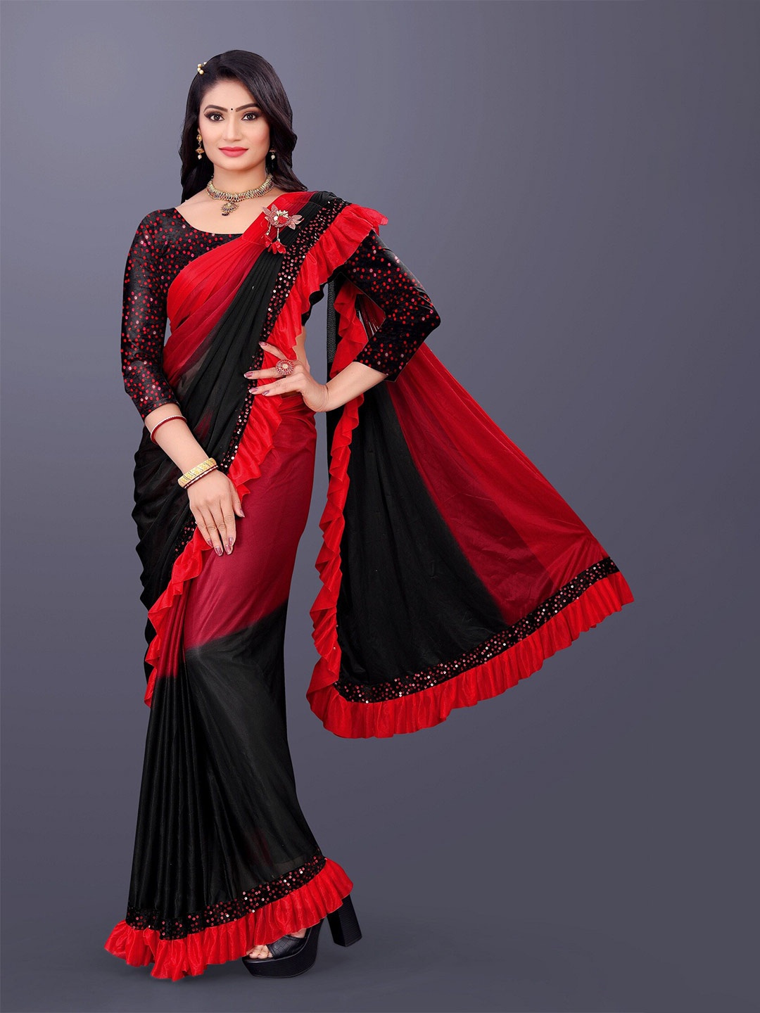 

APNISHA Colourblocked Sequinned Saree, Red