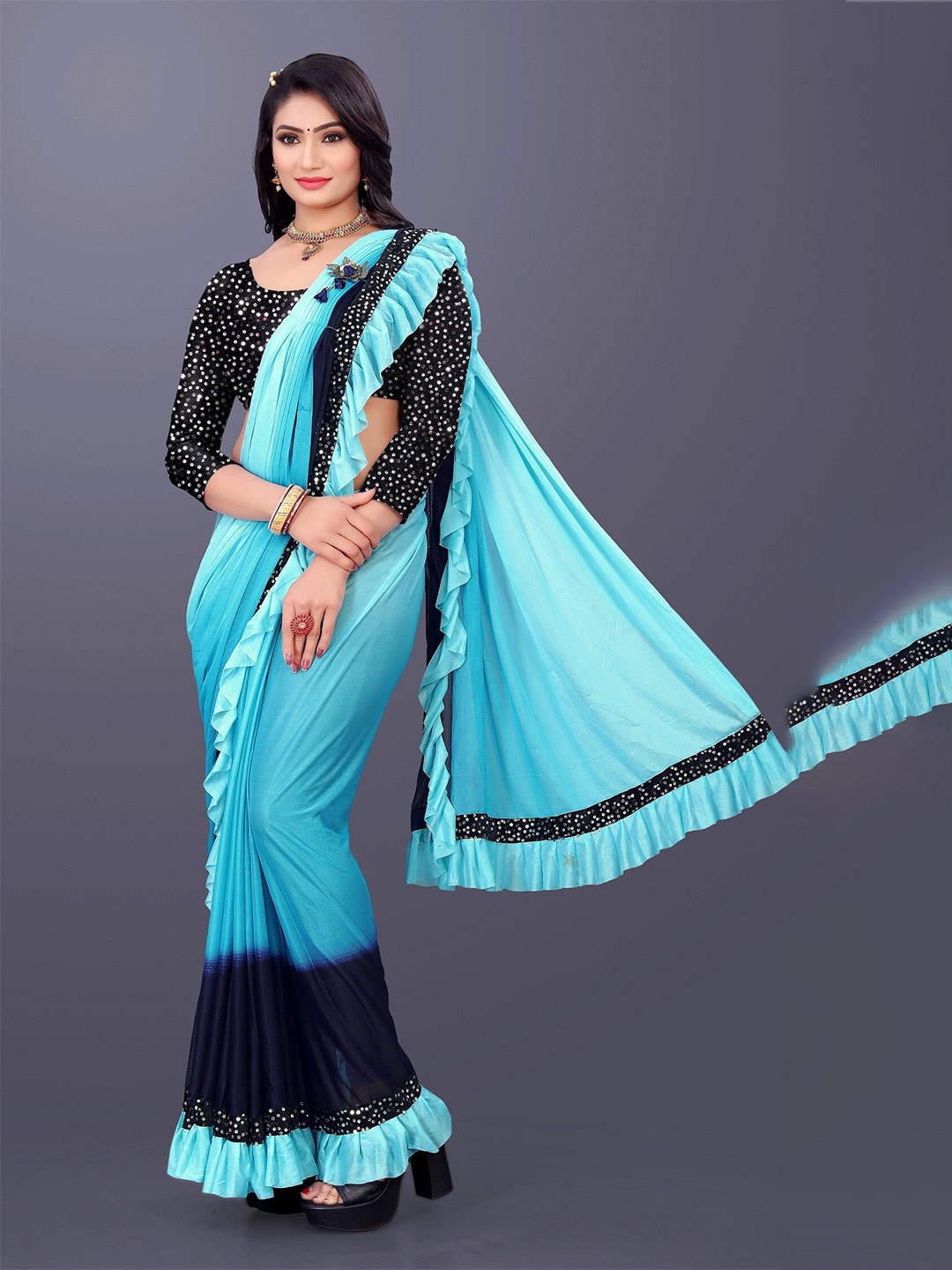 

APNISHA Colourblocked Sequinned Saree, Blue