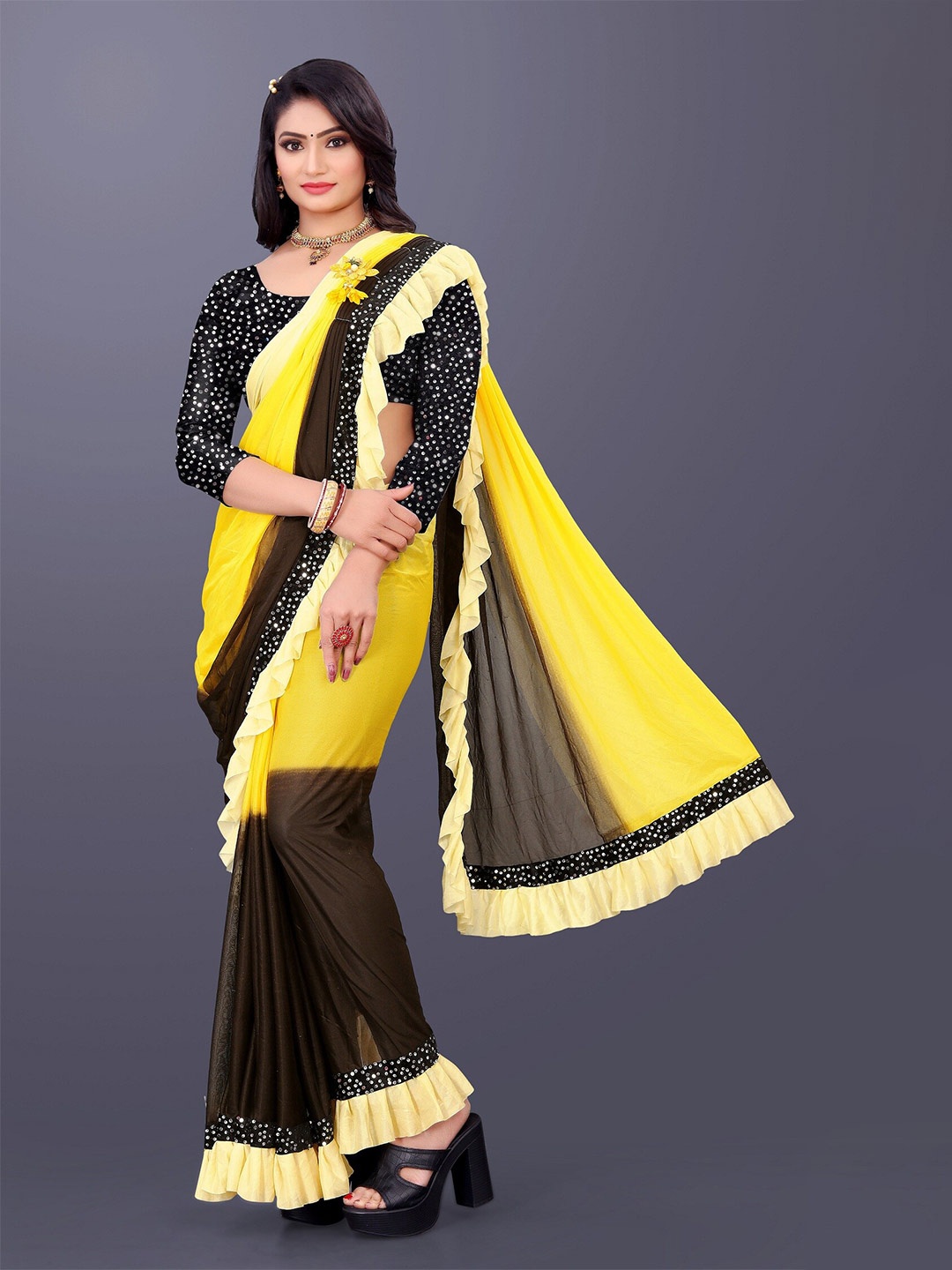

APNISHA Colourblocked Sequinned Saree, Yellow