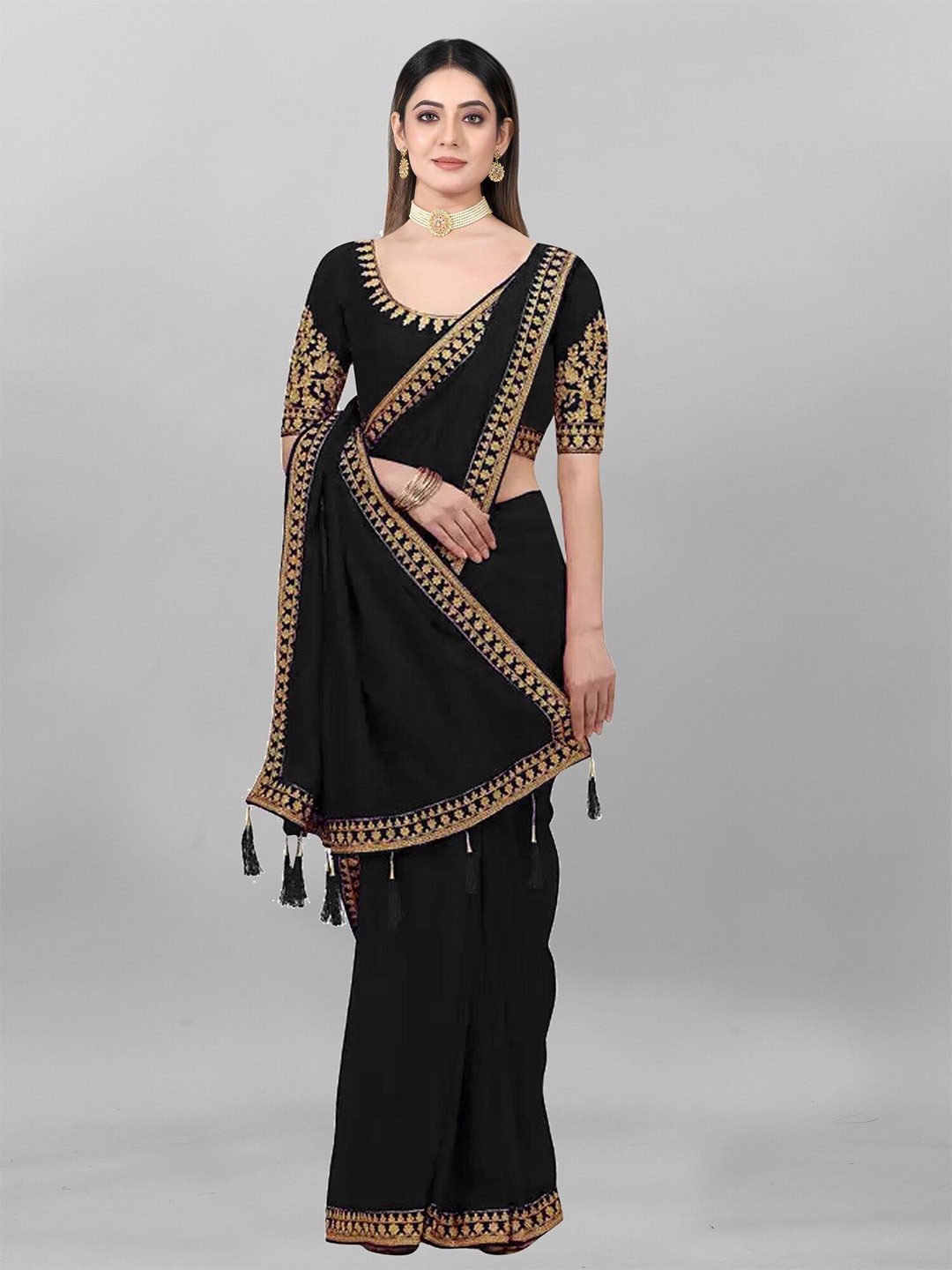

APNISHA Embroidered Saree, Black