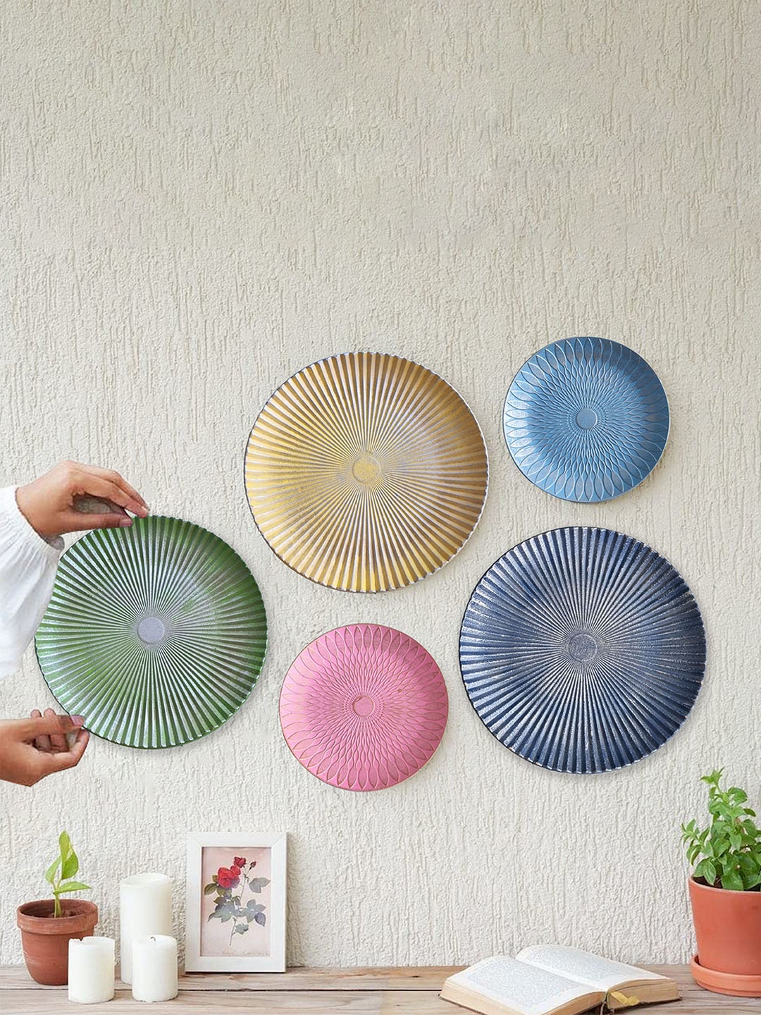 

Art Street Blue & Pink 5 Pieces Wood Round Wall Hanging Decor Plates
