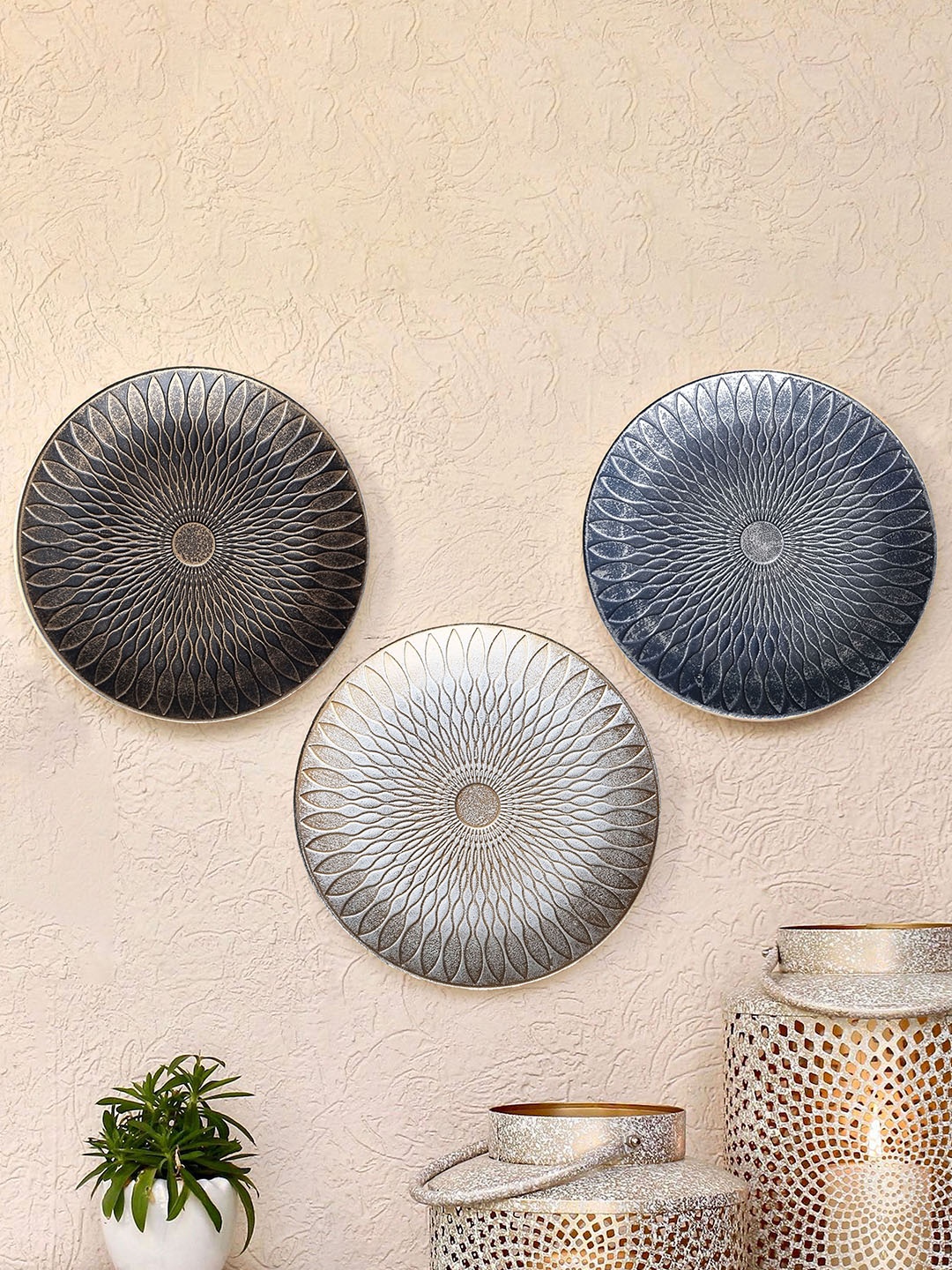 

Art Street Blue & White 3 Pieces Textured Wall Plates