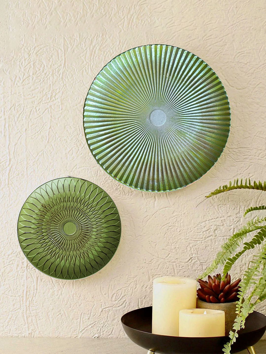 

Art Street Green 2 Pieces Wood Round Wall Hanging Decor Plates