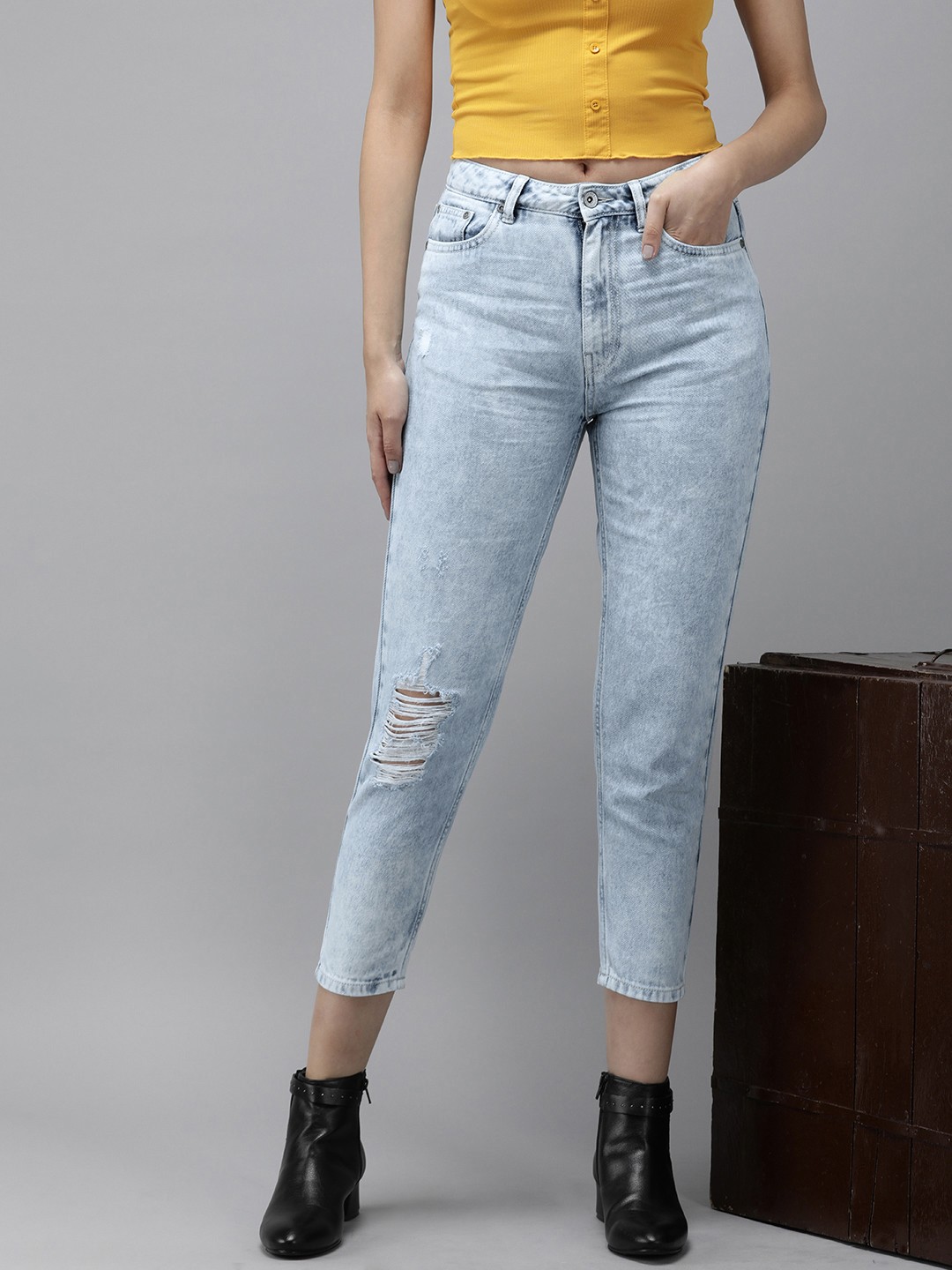 

Roadster Women Slim Fit High-Rise Slash Knee Light Fade Stretchable Cotton Jeans, Blue
