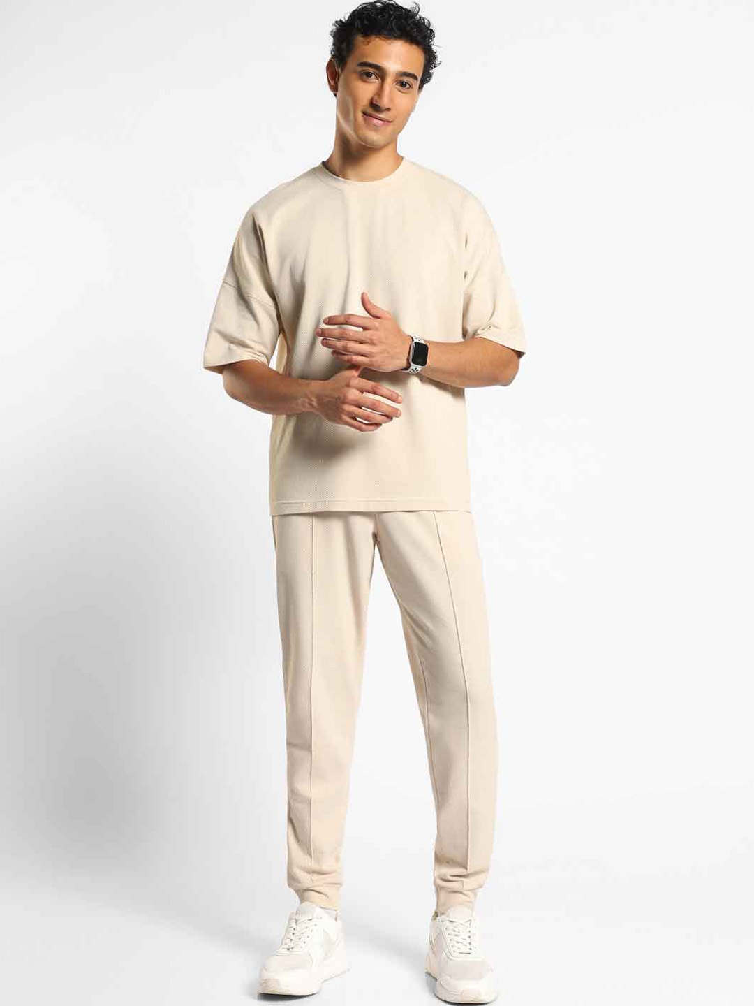 

NOBERO Textured Round Neck T-Shirt And Joggers, Beige