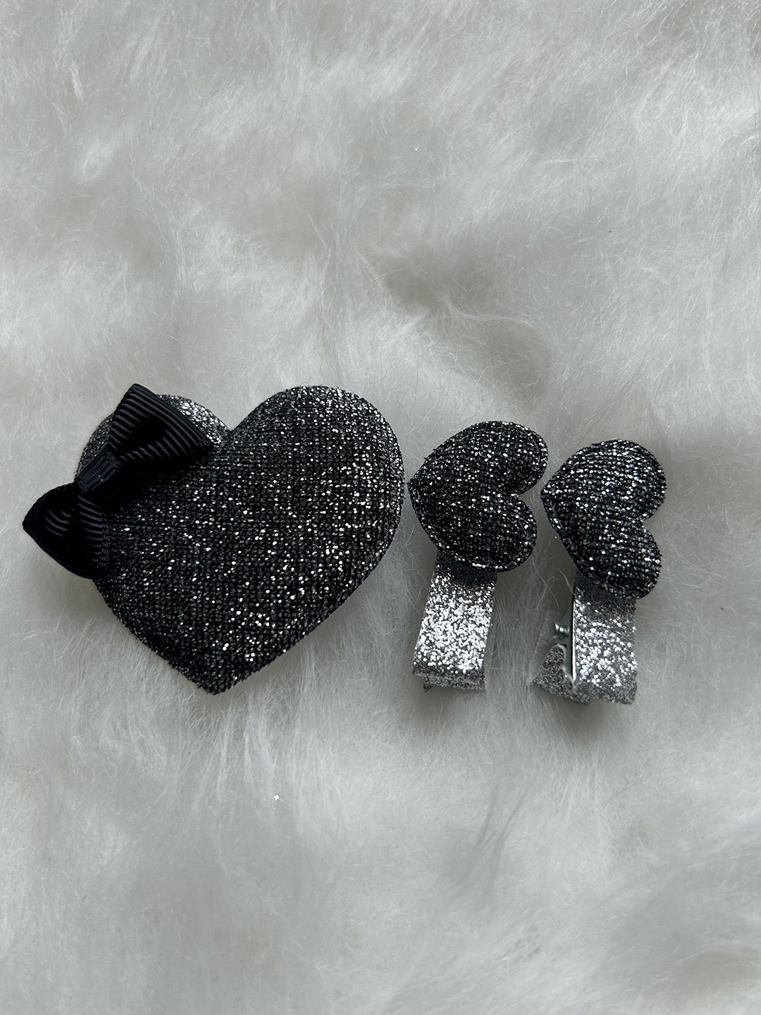 

LYTIX Girls Assorted Set of 3 Embellished Heart Shaped Glittered Hair Accessory Set