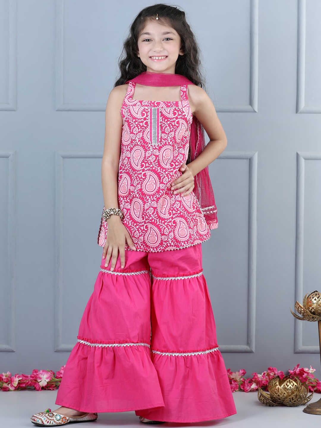 

AWW HUNNIE Girls Paisley Printed Regular Pure Cotton Kurti With Sharara & Dupatta, Pink