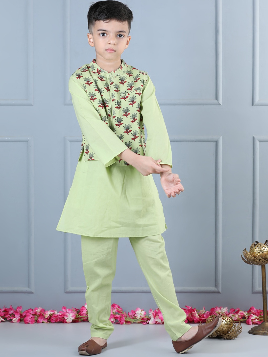 

AWW HUNNIE Boys Regular Pure Cotton Kurta With Pyjamas & Nehru Jacket, Green