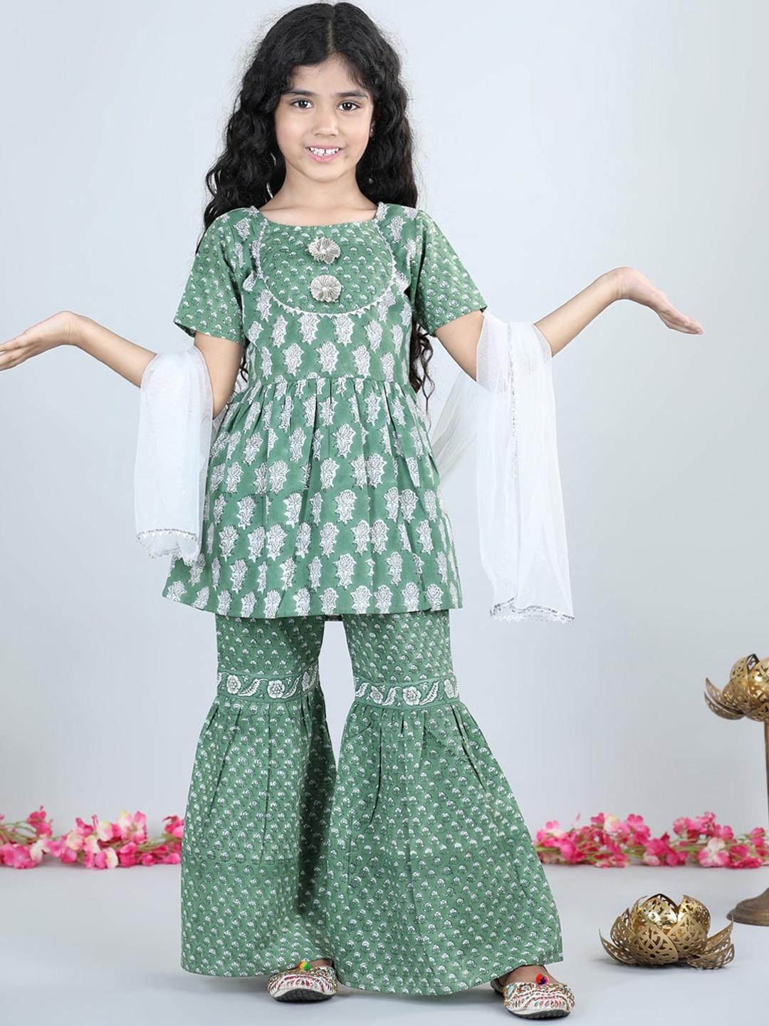 

AWW HUNNIE Girls Ethnic Motifs Printed Pure Cotton Kurti With Sharara & Dupatta, Green