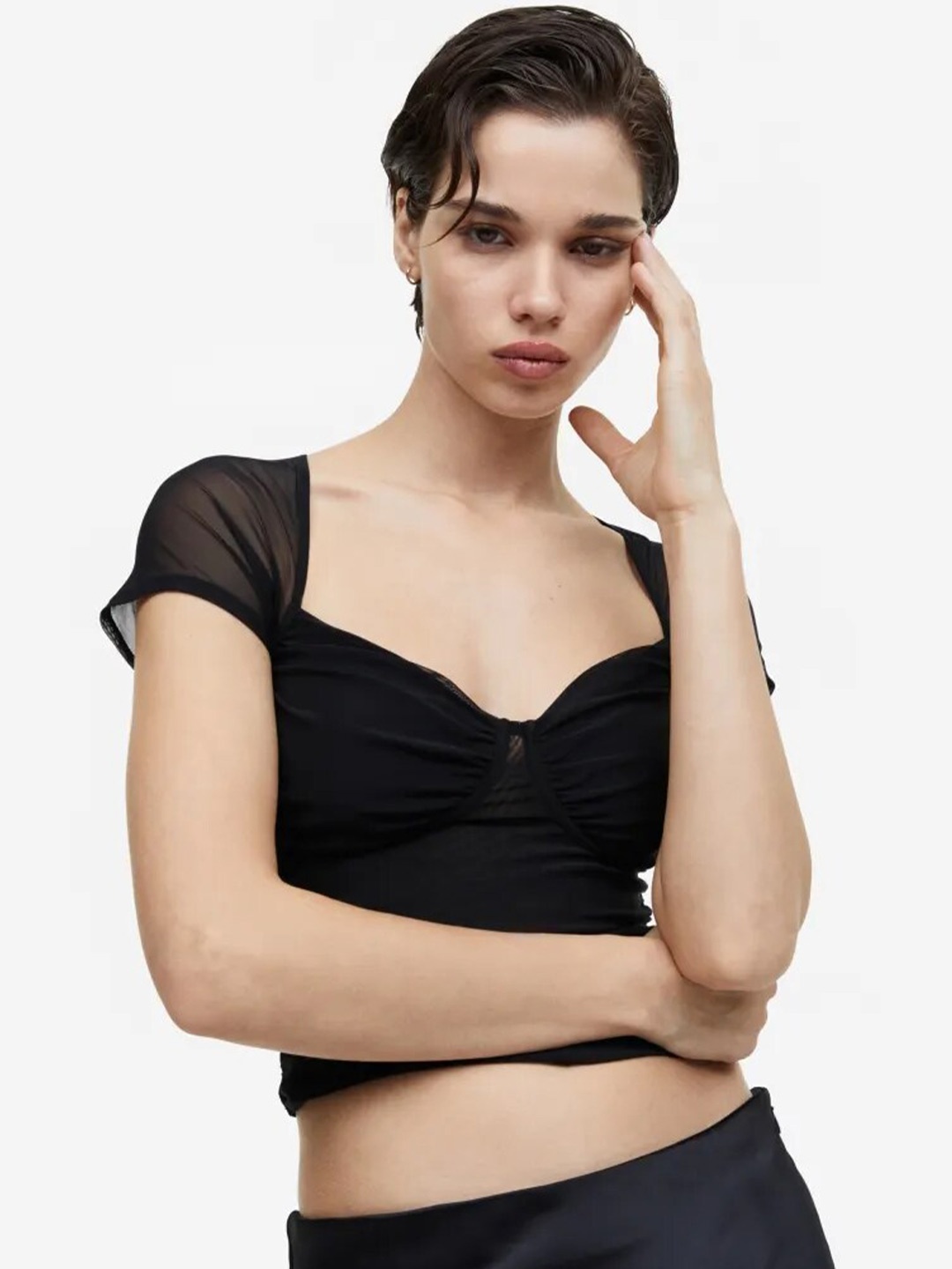 

COLOR CAPITAL Sweetheart Neck Crop Top, Black