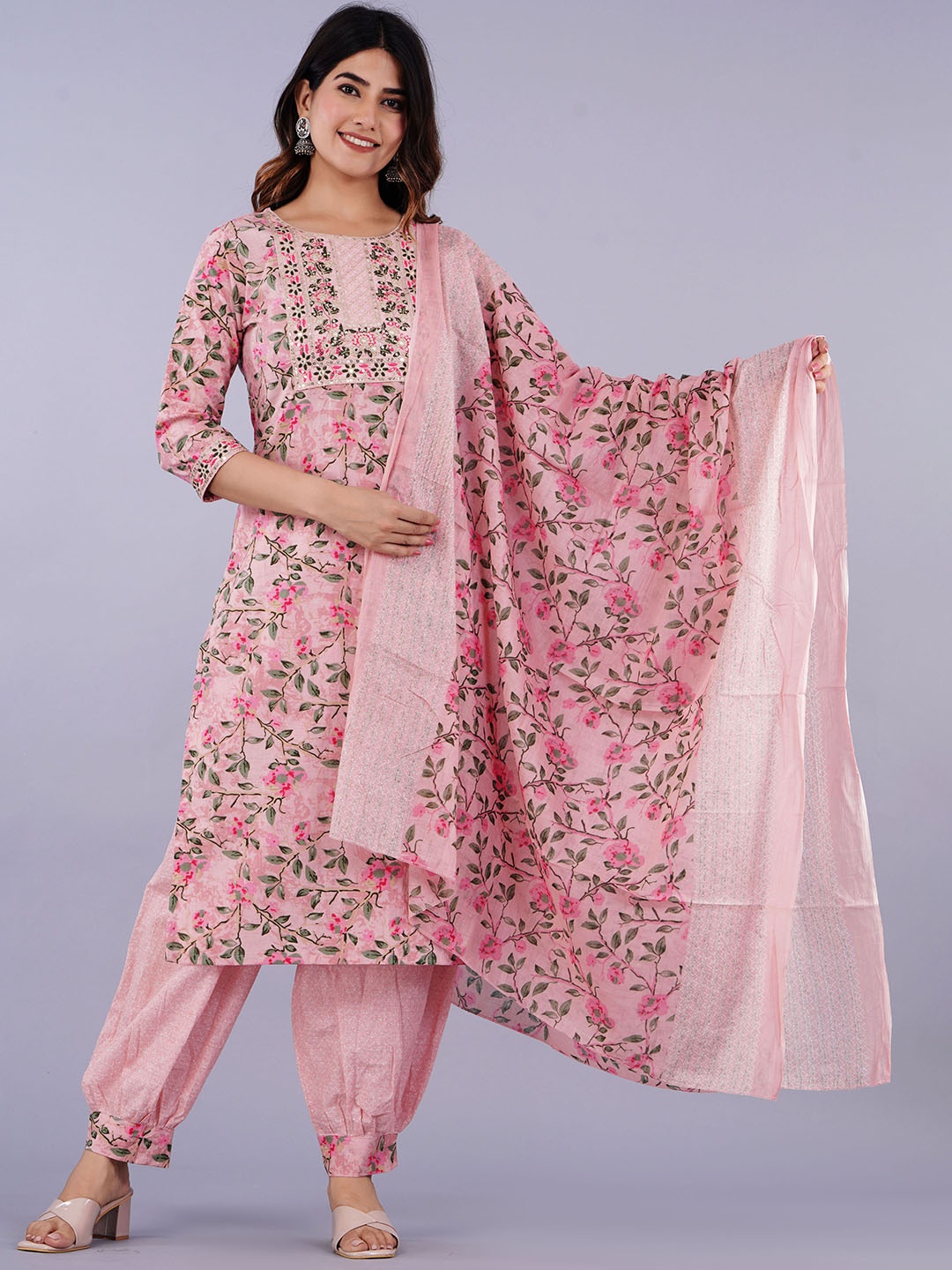 

DORIYA Floral Printed Regular Sequinned Kurta With Salwar & Dupatta, Pink