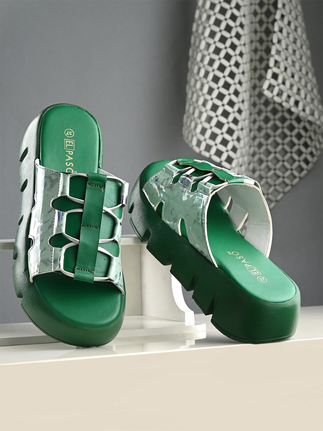 

El Paso Printed Open Toe Flats, Green