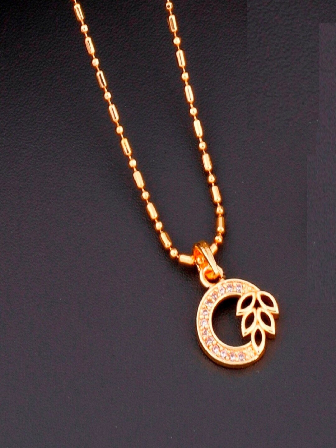 

JEWEL WORLD Set Of 3 Gold-Plated Stone-Studded Chains