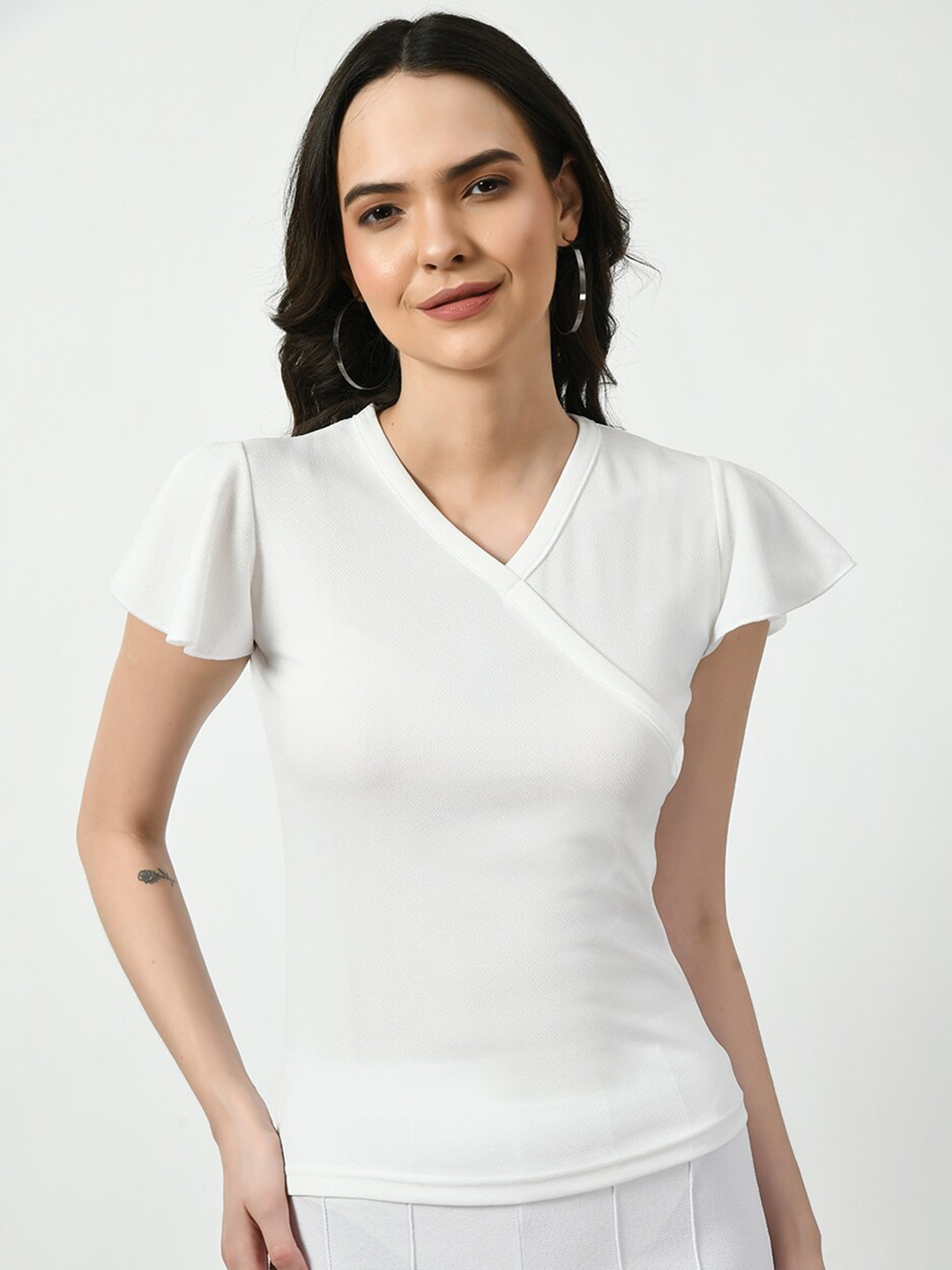 

CLAFOUTIS Flutter Sleeve V-Neck Top, White