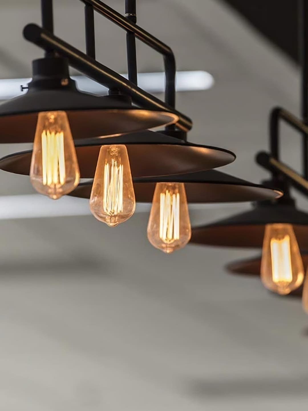 

SANDED EDGE Transparent Contemporary Glass Filament Bulb