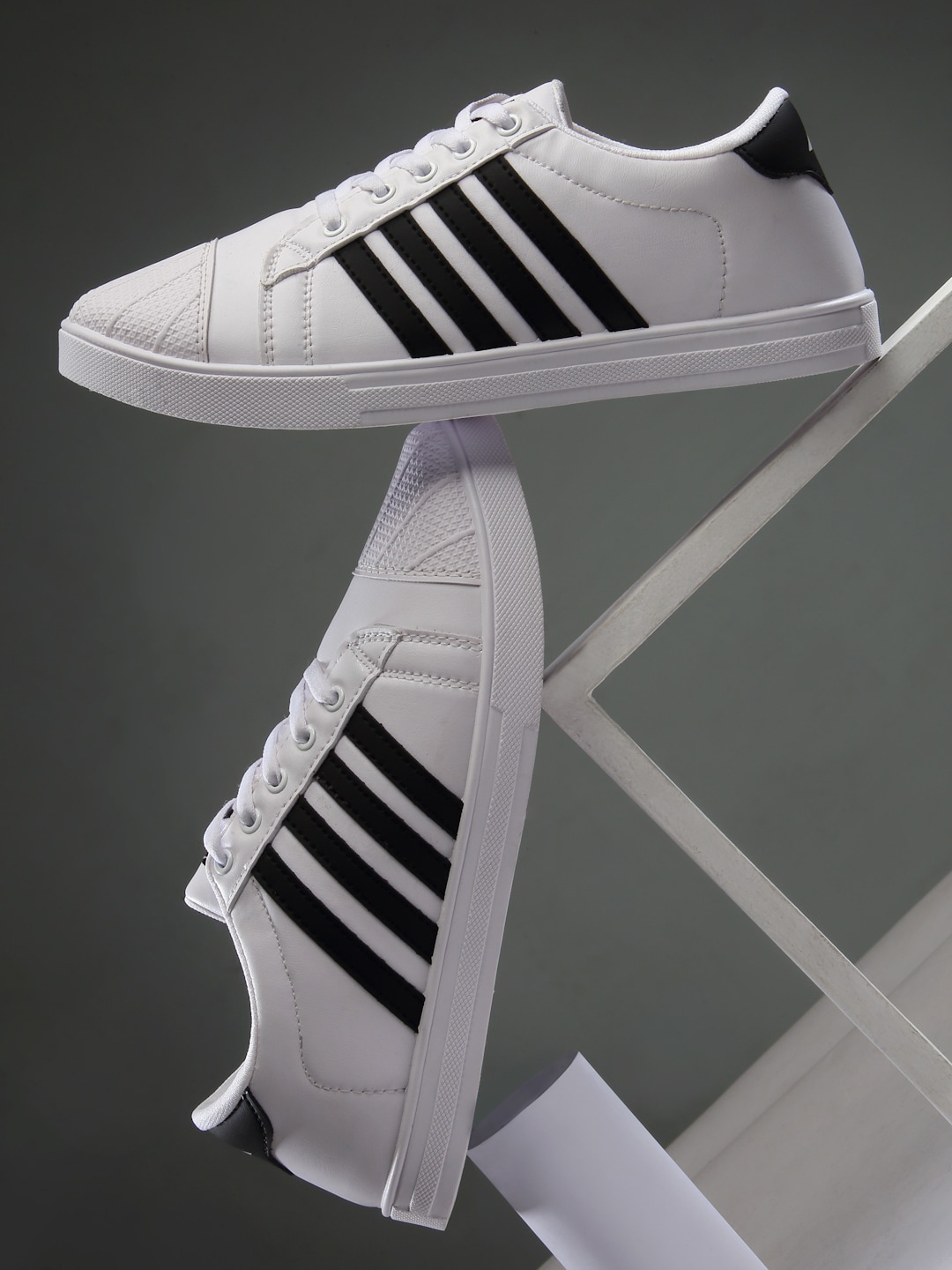 

ASIAN Men Striped Lightweight Slip-On Sneakers, White