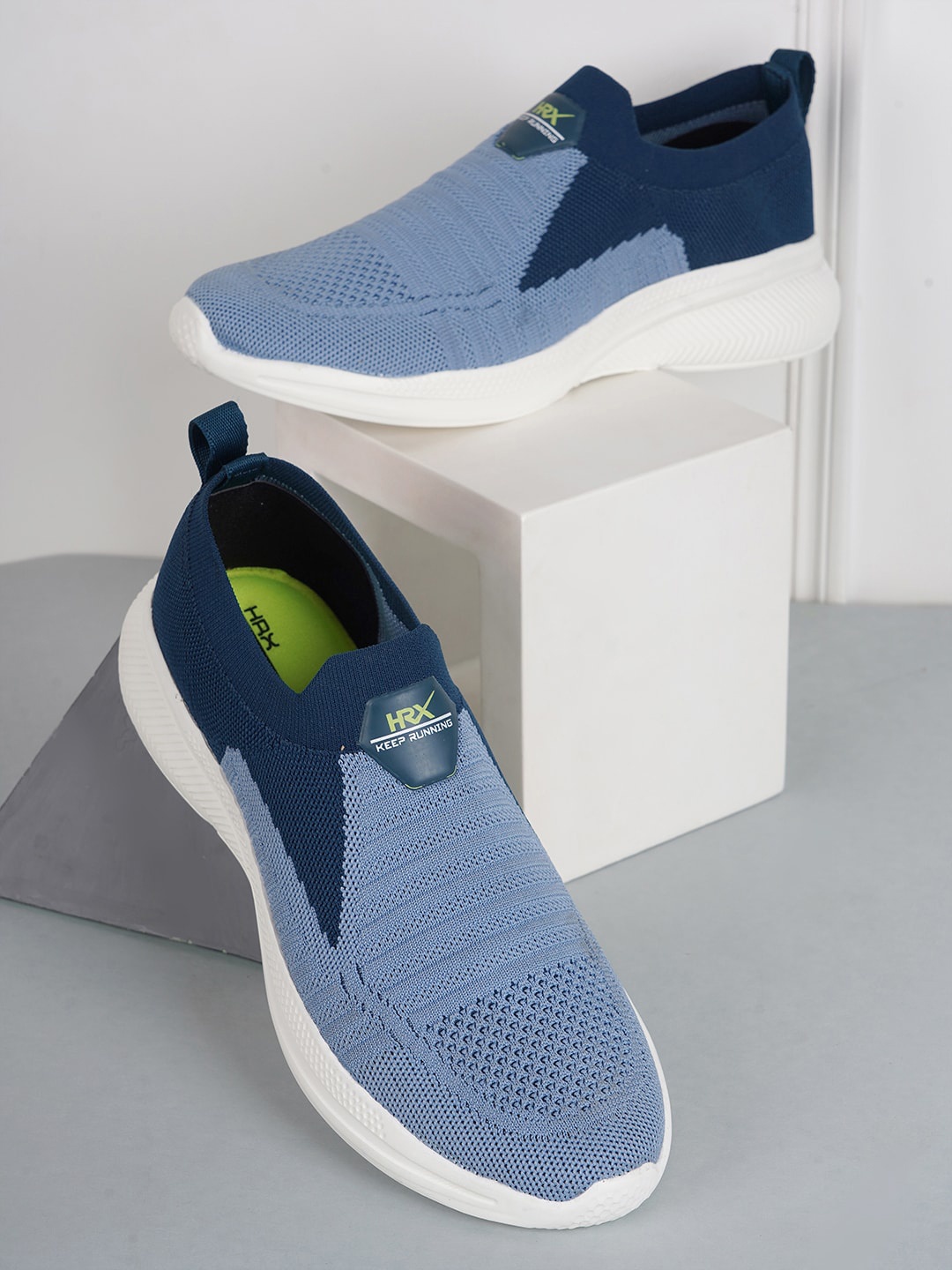 

HRX by Hrithik Roshan Men Blue Colourblocked Contrast Sole Slip On Sneakers