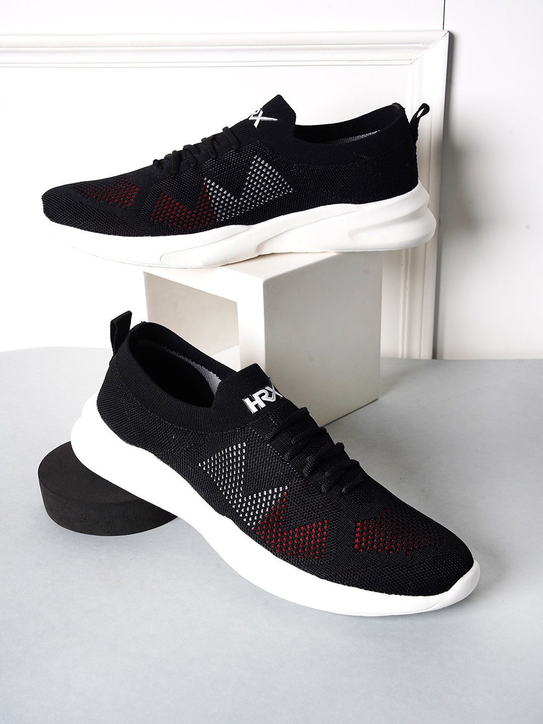 

HRX by Hrithik Roshan Men Black & Red Textured Contrast Sole Slip On Sneakers