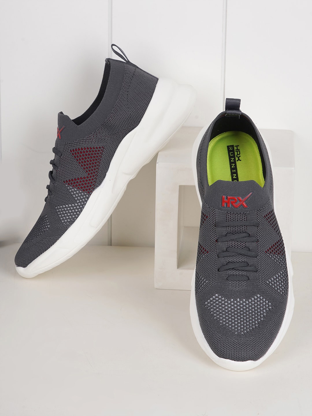 

HRX by Hrithik Roshan Men Grey & Red Textured Contrast Sole Slip On Sneakers