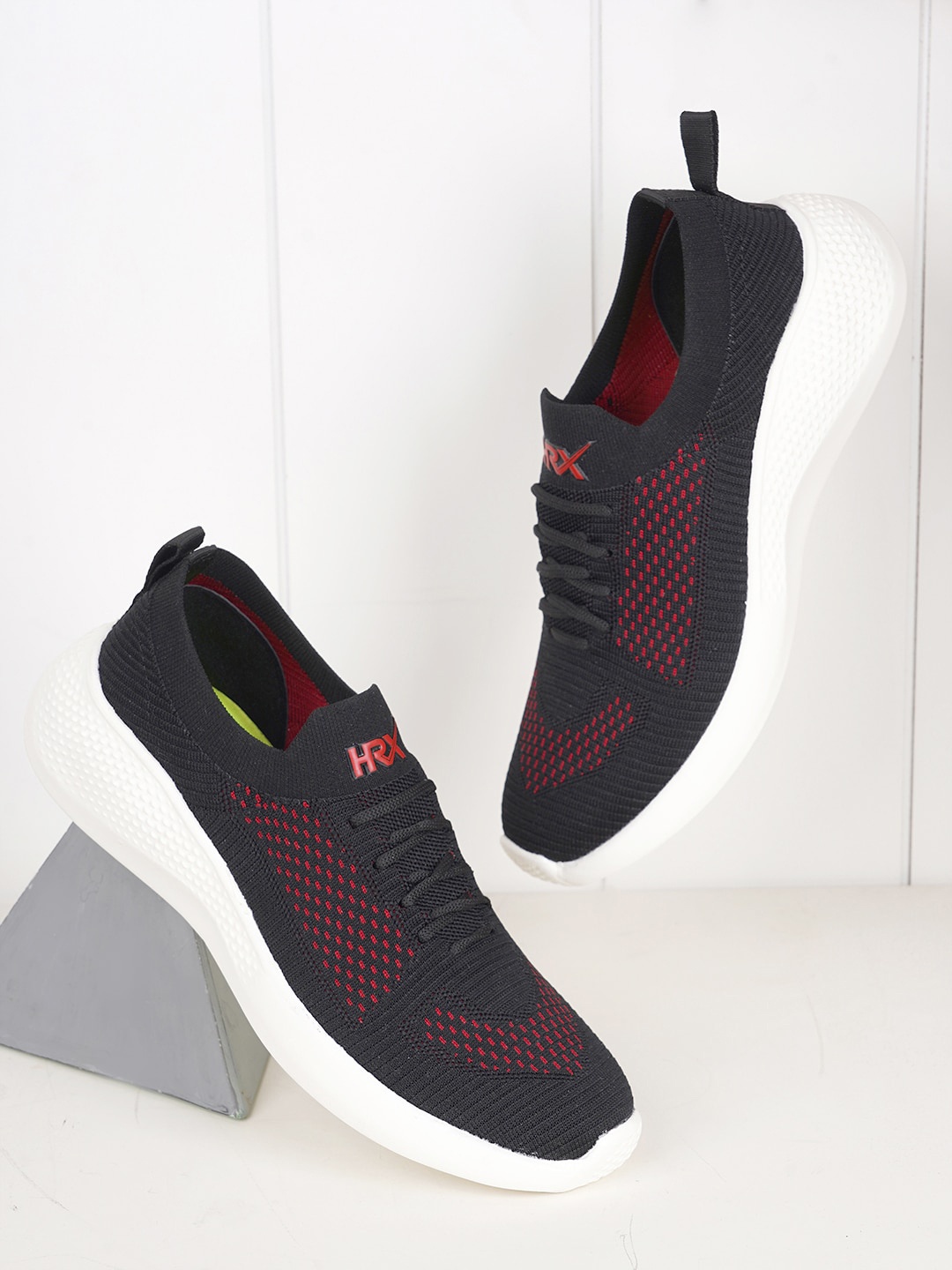 

HRX by Hrithik Roshan Men Black & Red Textured Contrast Sole Slip On Sneakers
