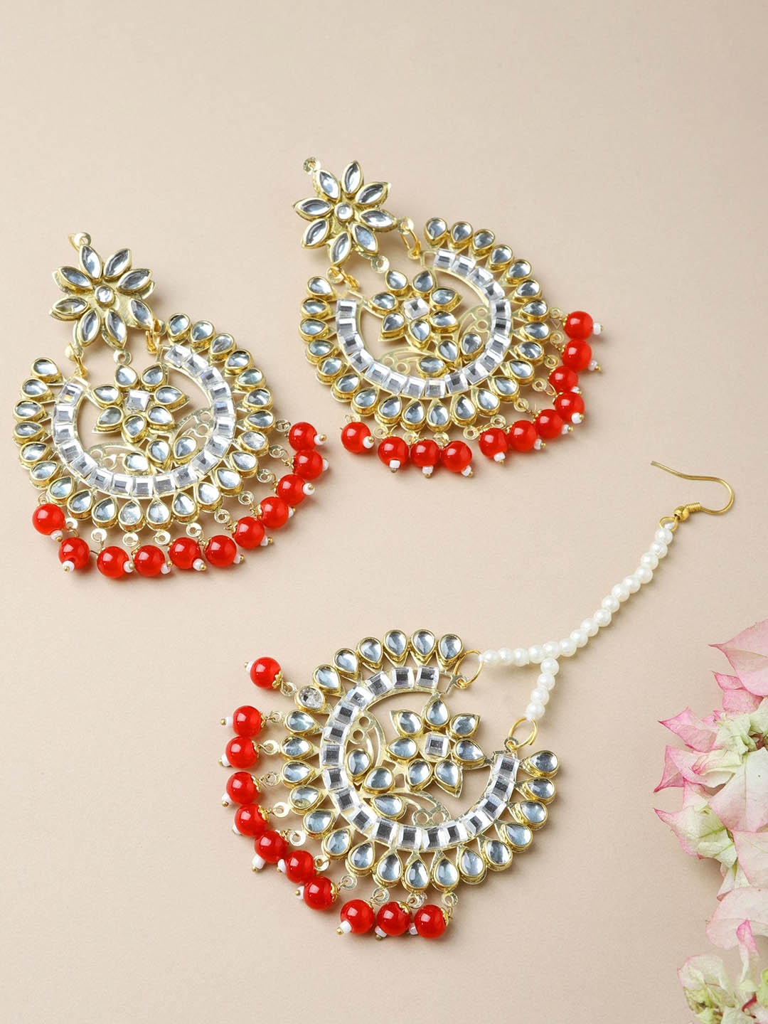 

The Pari Gold-Plated Kundan Studded Contemporary Maang Tika & Earrings