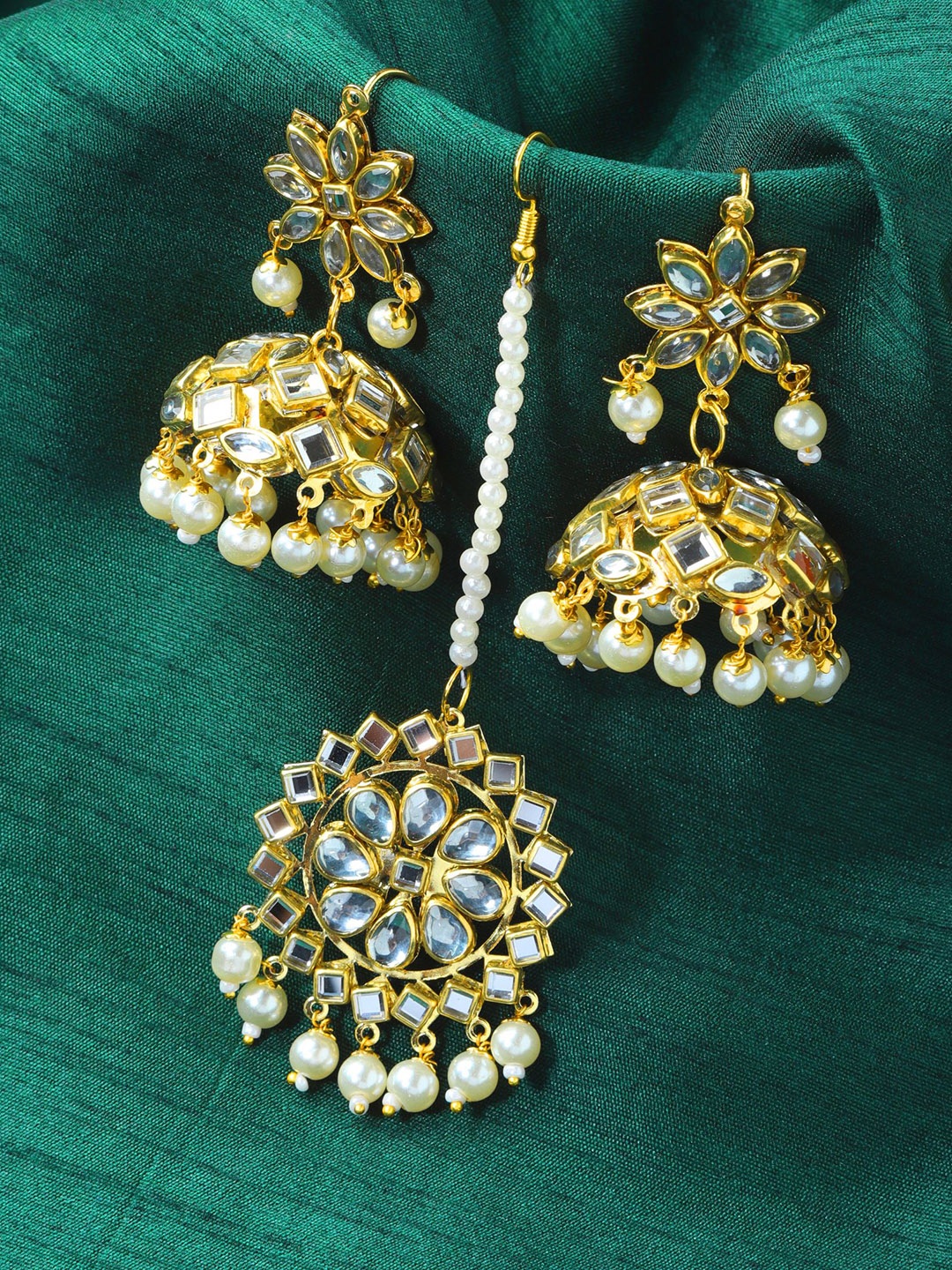 

The Pari Gold-Plated Kundan Studded Contemporary Maang Tika & Earrings