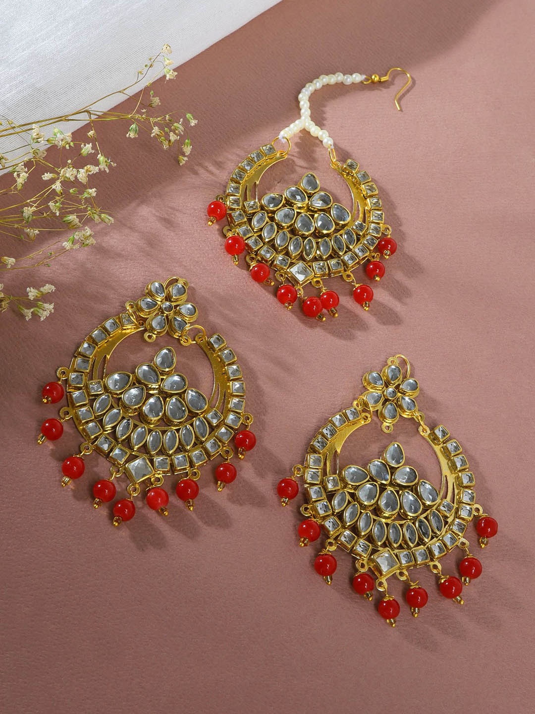 

The Pari Gold-Plated Kundan Studded Contemporary Maang Tika & Earrings