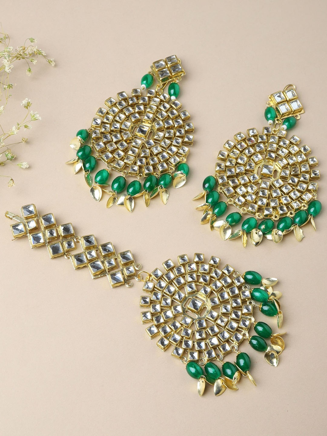 

The Pari Gold-Plated Kundan Studded Contemporary Maang Tika & Earrings
