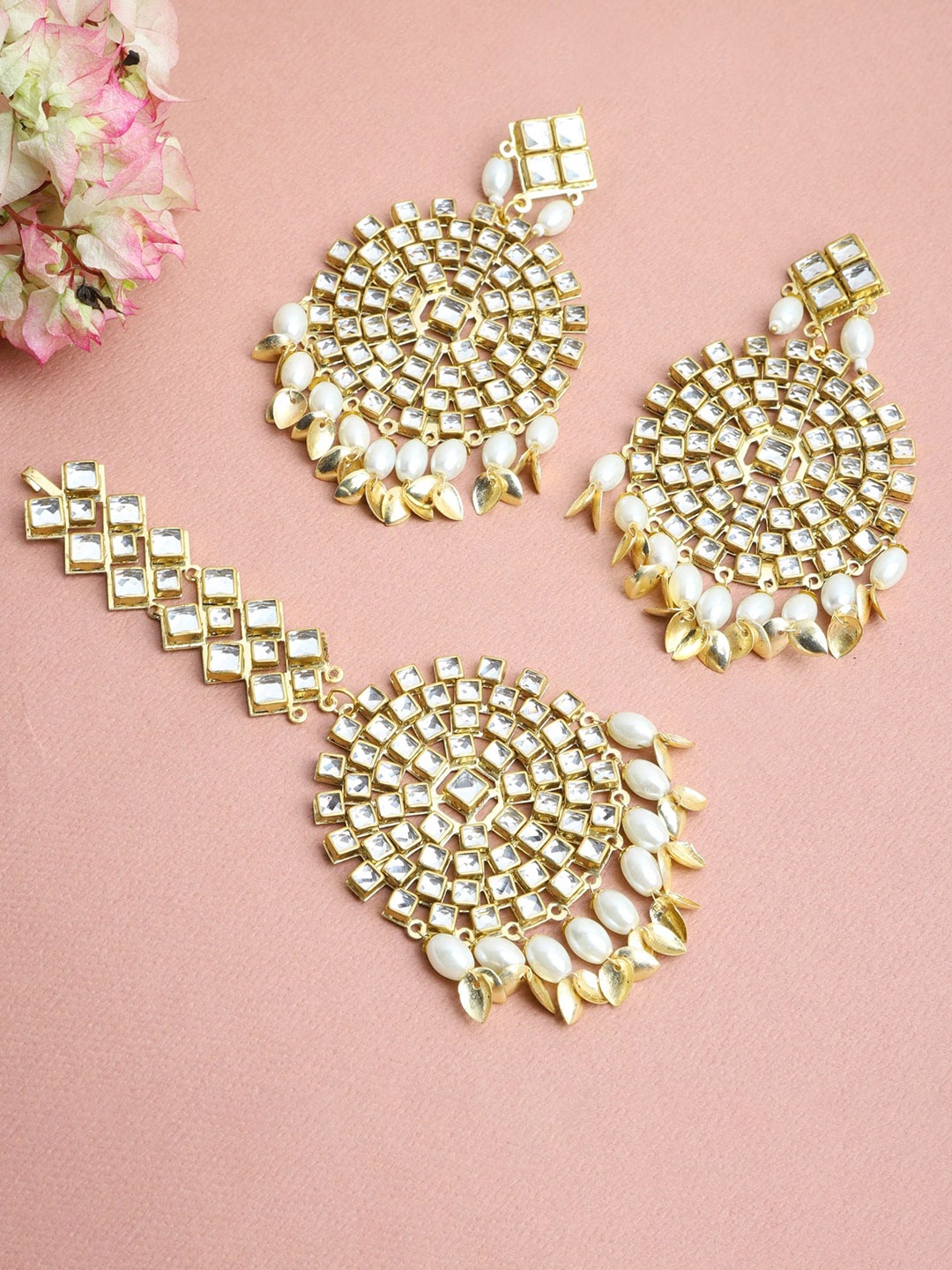

The Pari Gold-Plated Kundan Studded Contemporary Maang Tika & Earrings