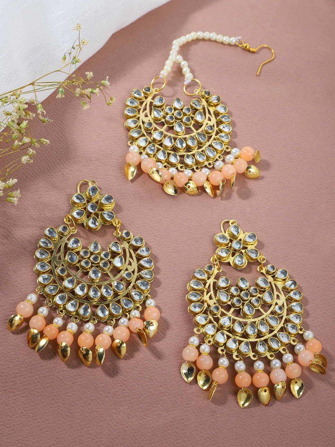 

The Pari Gold-Plated Kundan Studded Contemporary Maang Tika & Earrings