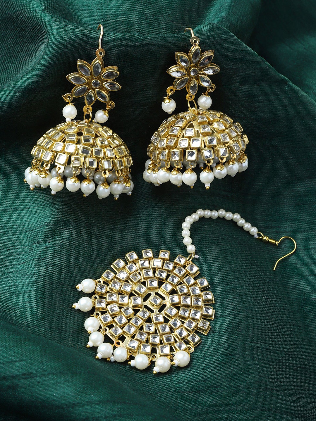

The Pari Gold-Plated Kundan Studded Contemporary Maang Tika & Earrings