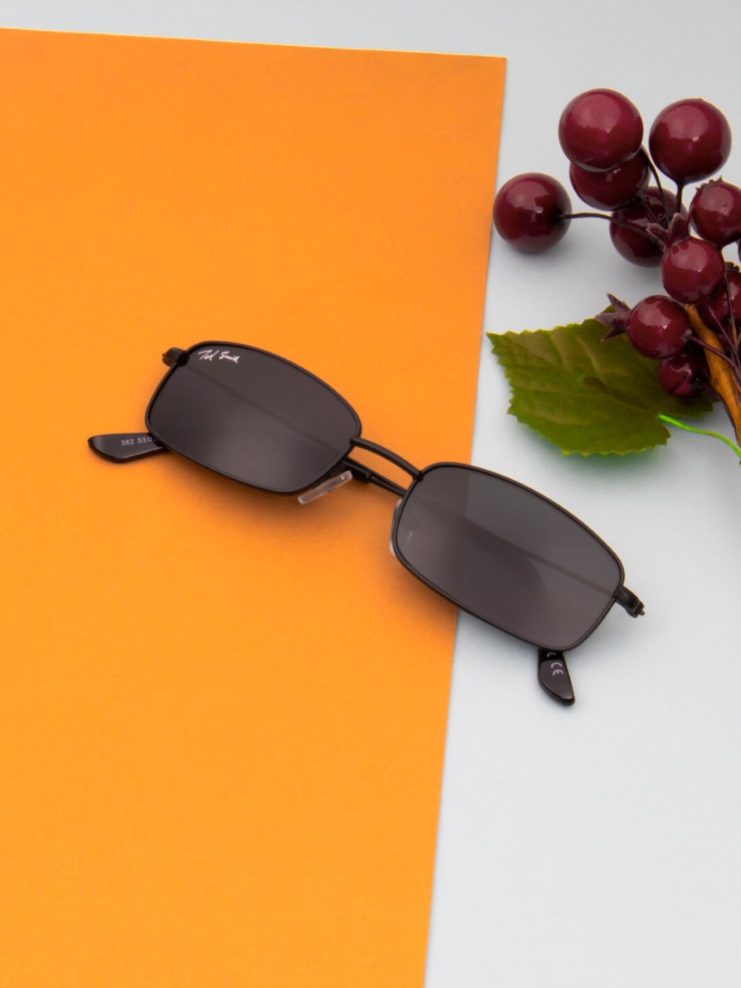 

Ted Smith Unisex Rectangle Sunglasses with UV Protected Lens, Black
