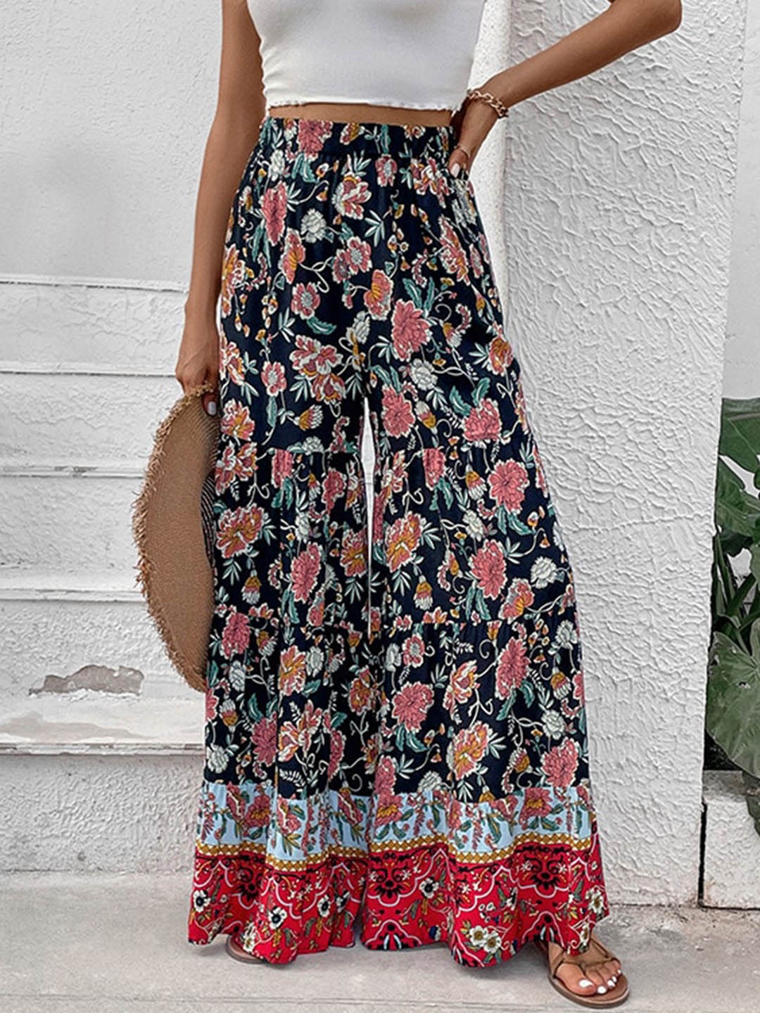 

StyleCast Women Black Floral Printed Parallel Trousers