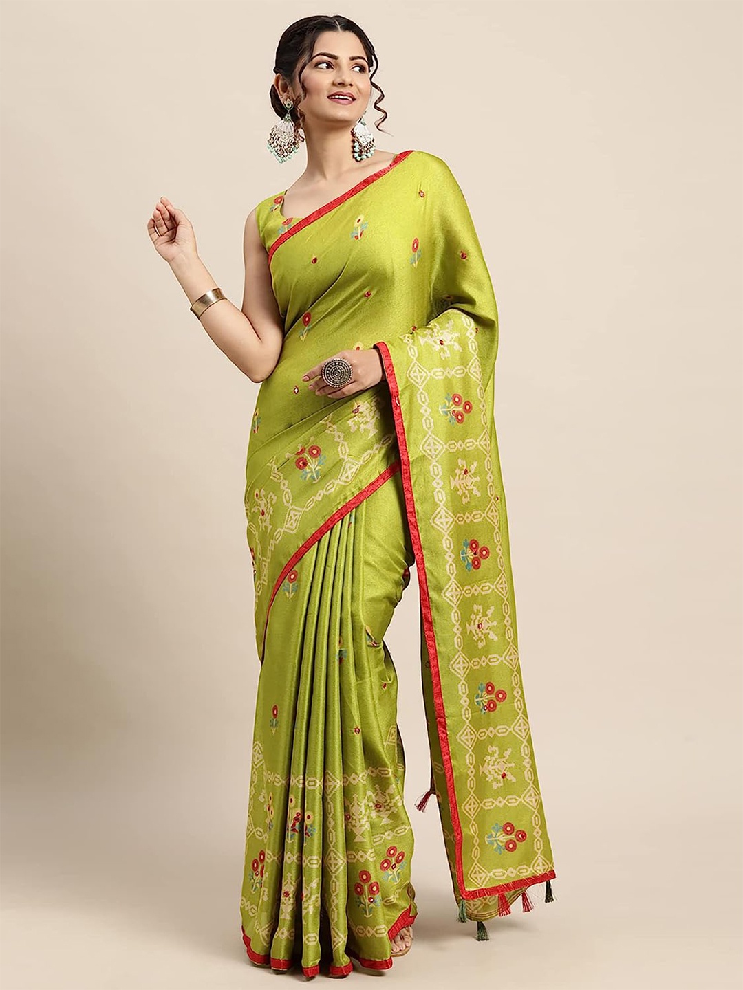 

DIVASTRI Ethnic Motifs Printed Jute Silk Saree, Lime green