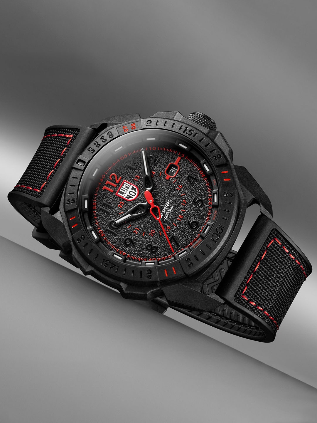 

Luminox Men Round Analogue Watch XL.1002, Black