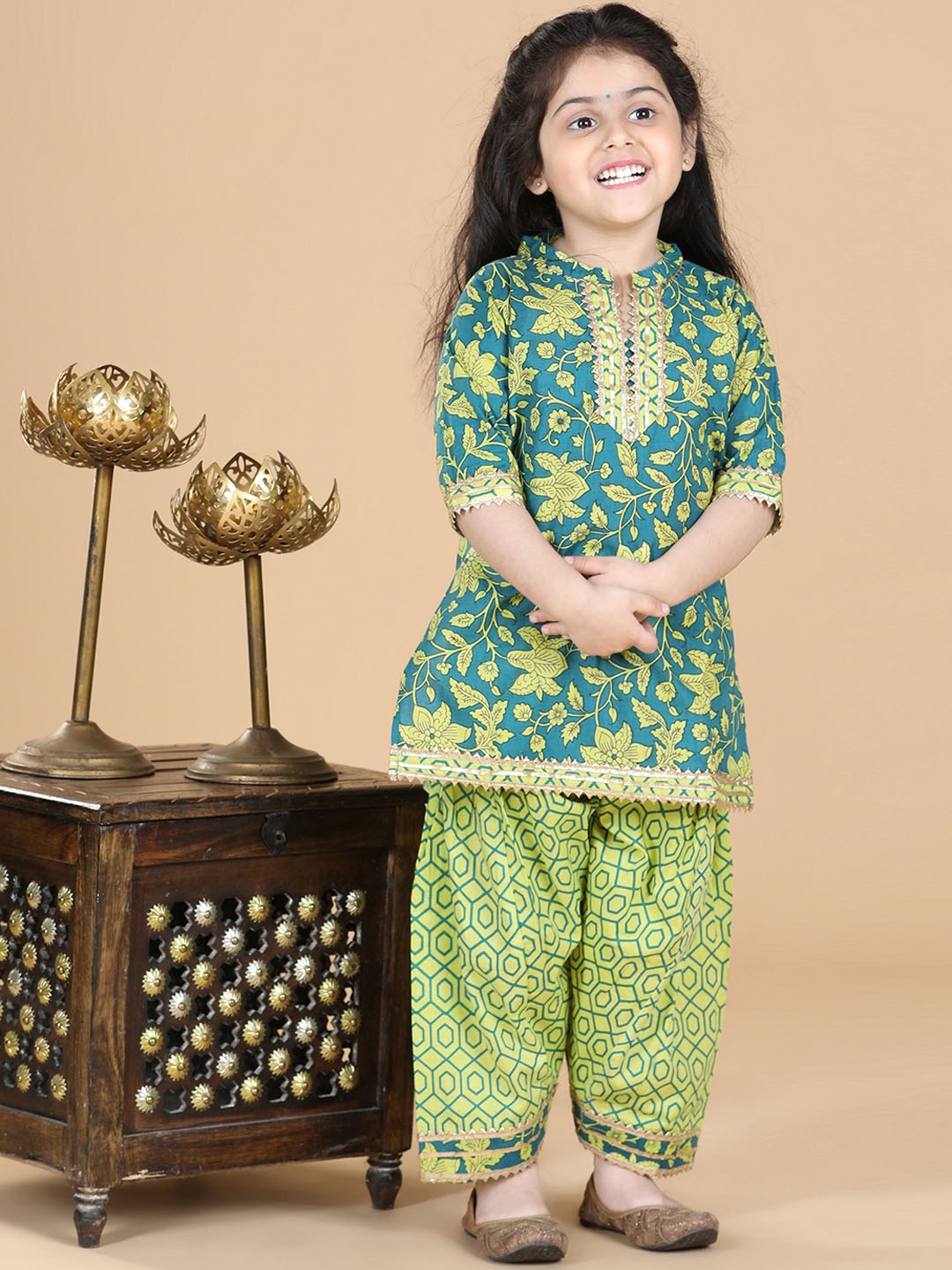 

Aj DEZInES Girls Floral Printed Gotta Patti Pure Cotton Kurta with Salwar, Green
