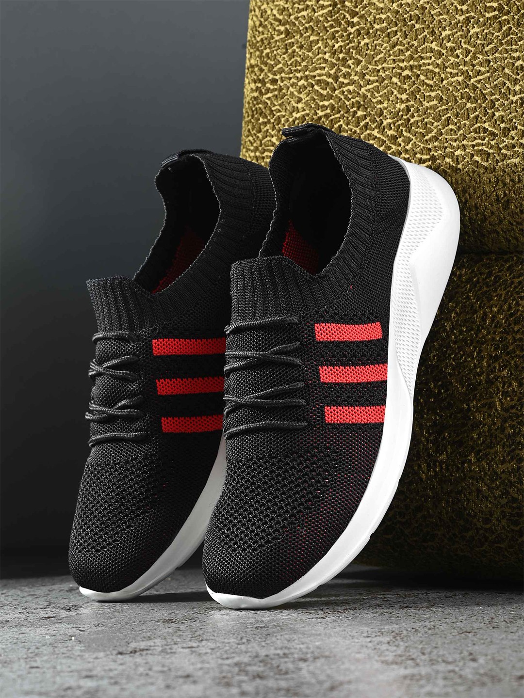 

HRX by Hrithik Roshan Women Black Flyknit Technology Walking Shoes