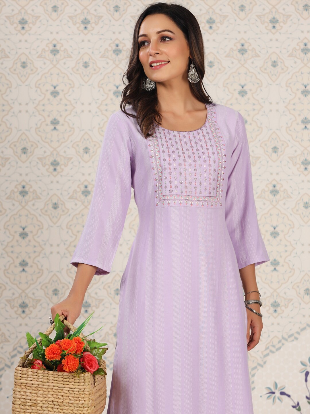 

Ode by House of Pataudi Floral Embroidered Striped Dobby Kurta, Lavender