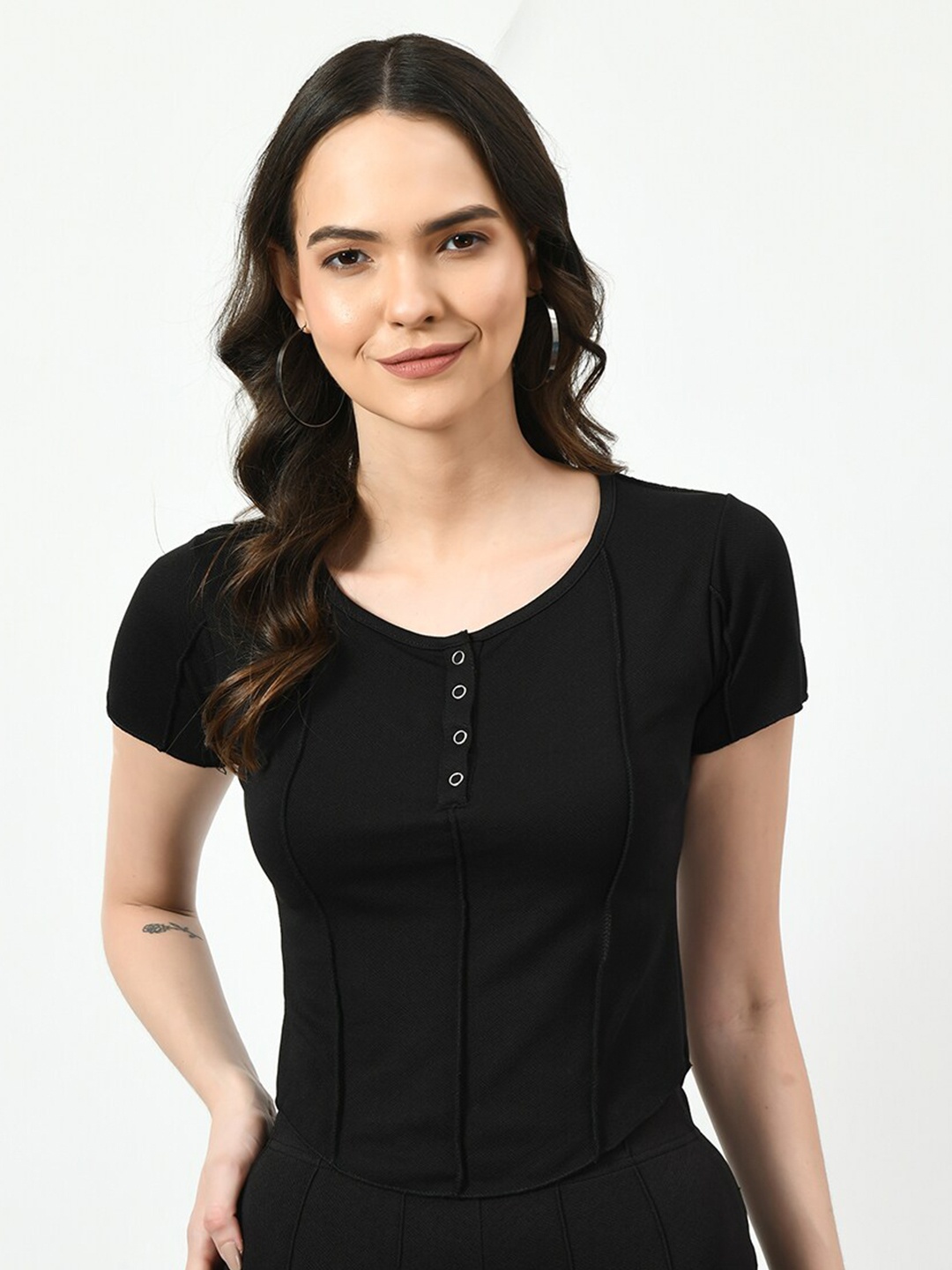 

CLAFOUTIS Round Neck Fitted Crop Top, Black